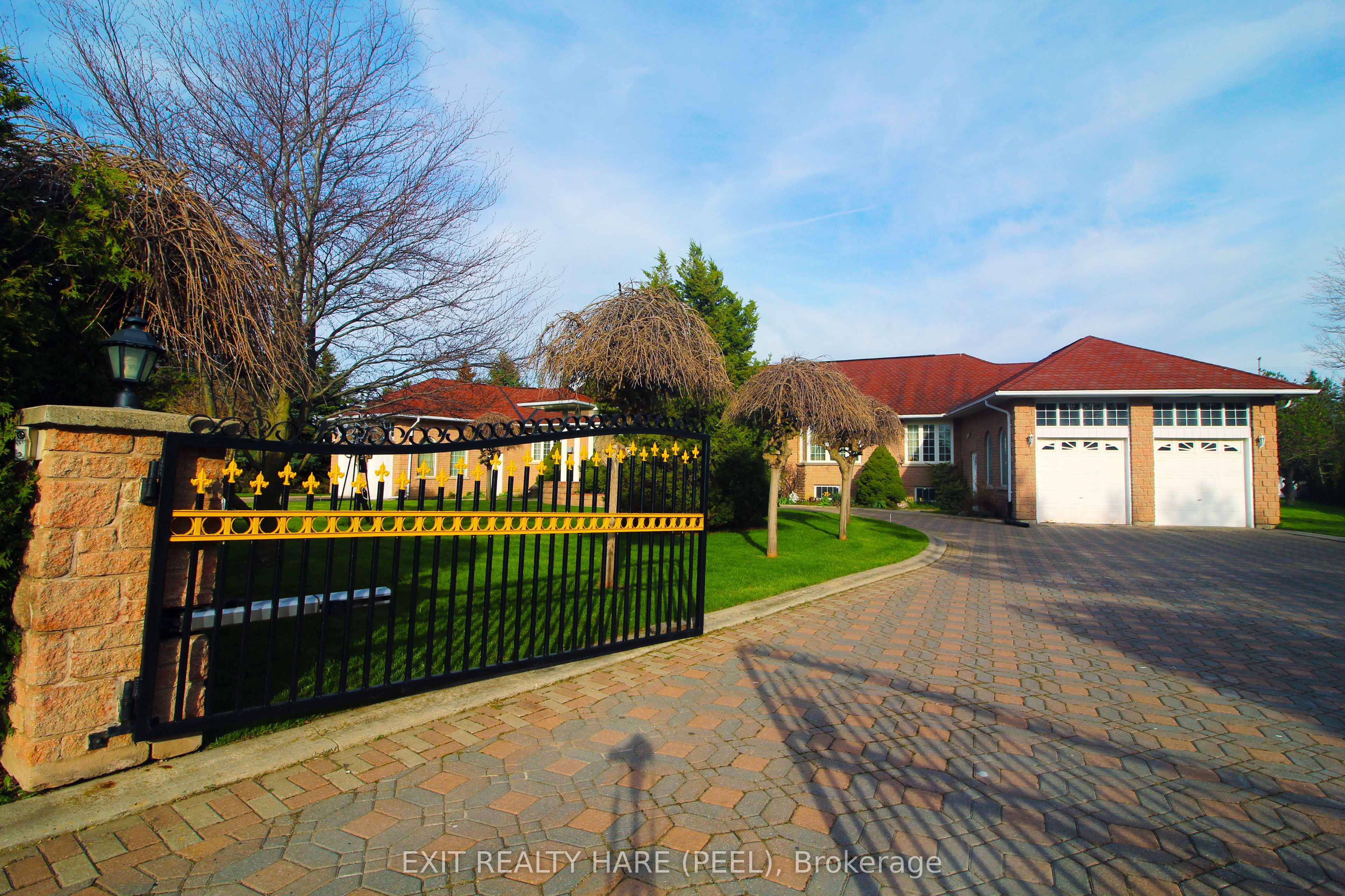 5 Glenbrook Boulevard Property Photo 5