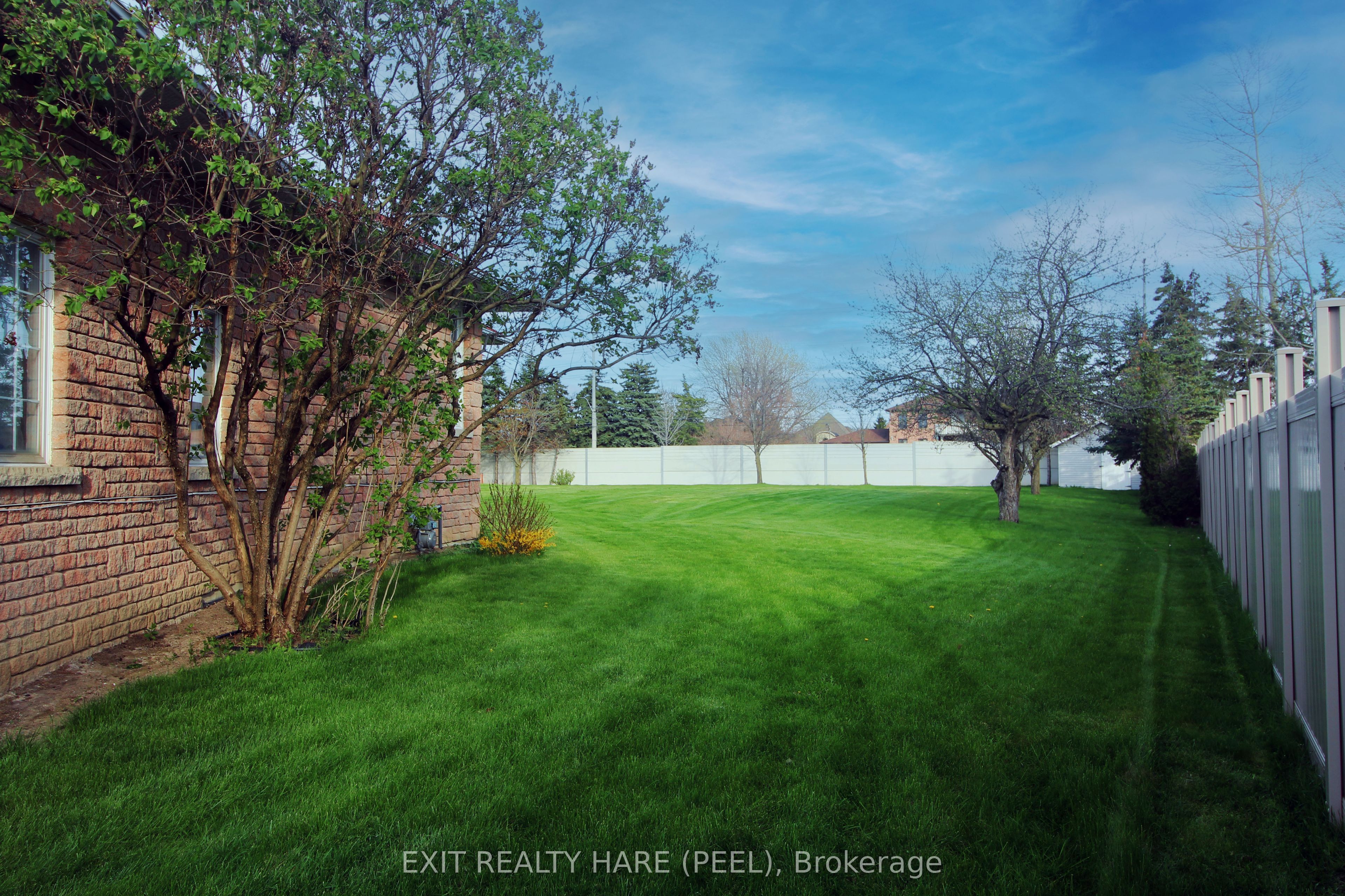 5 Glenbrook Boulevard Property Photo 7