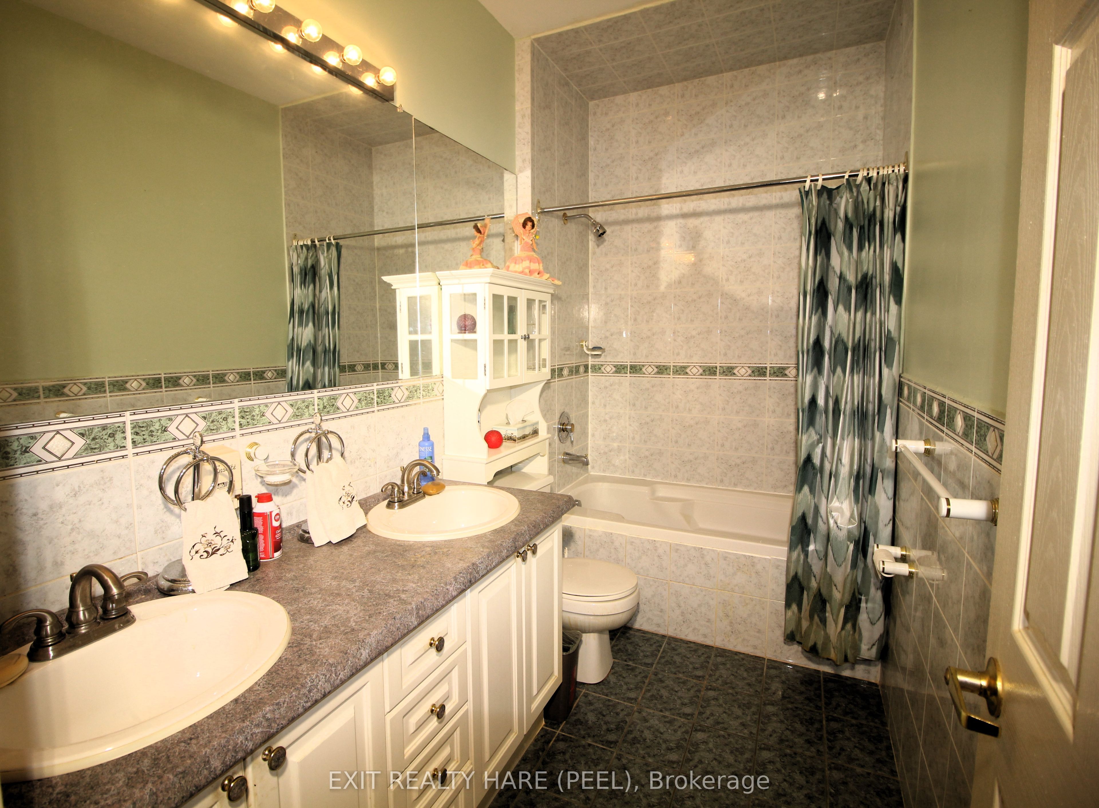 5 Glenbrook Boulevard Property Photo 28