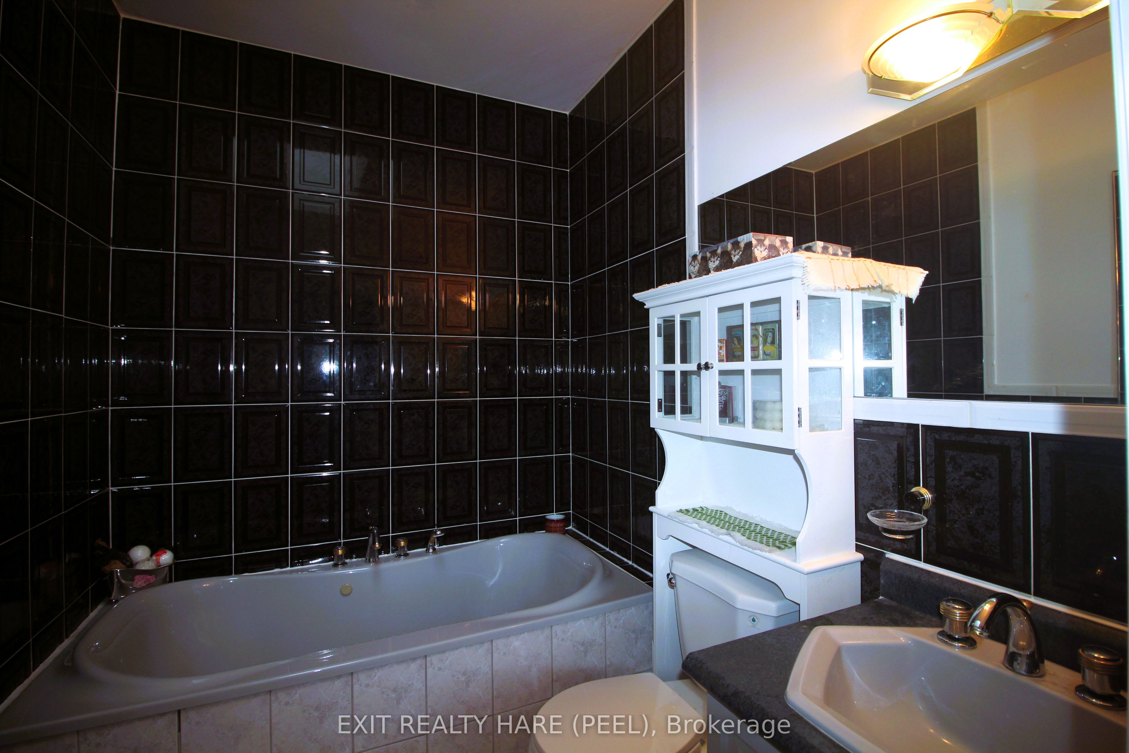 5 Glenbrook Boulevard Property Photo 34