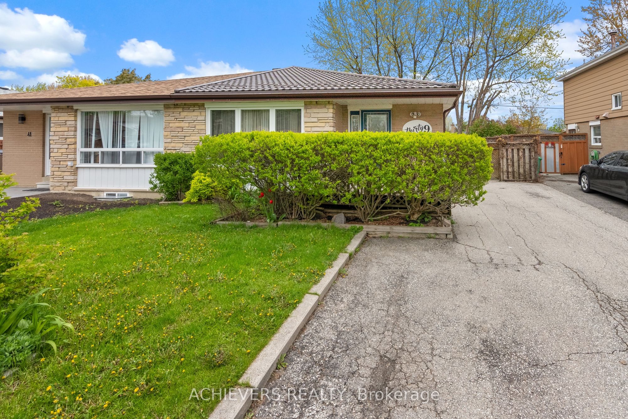 39 Danesbury Crescent Property Photo 1