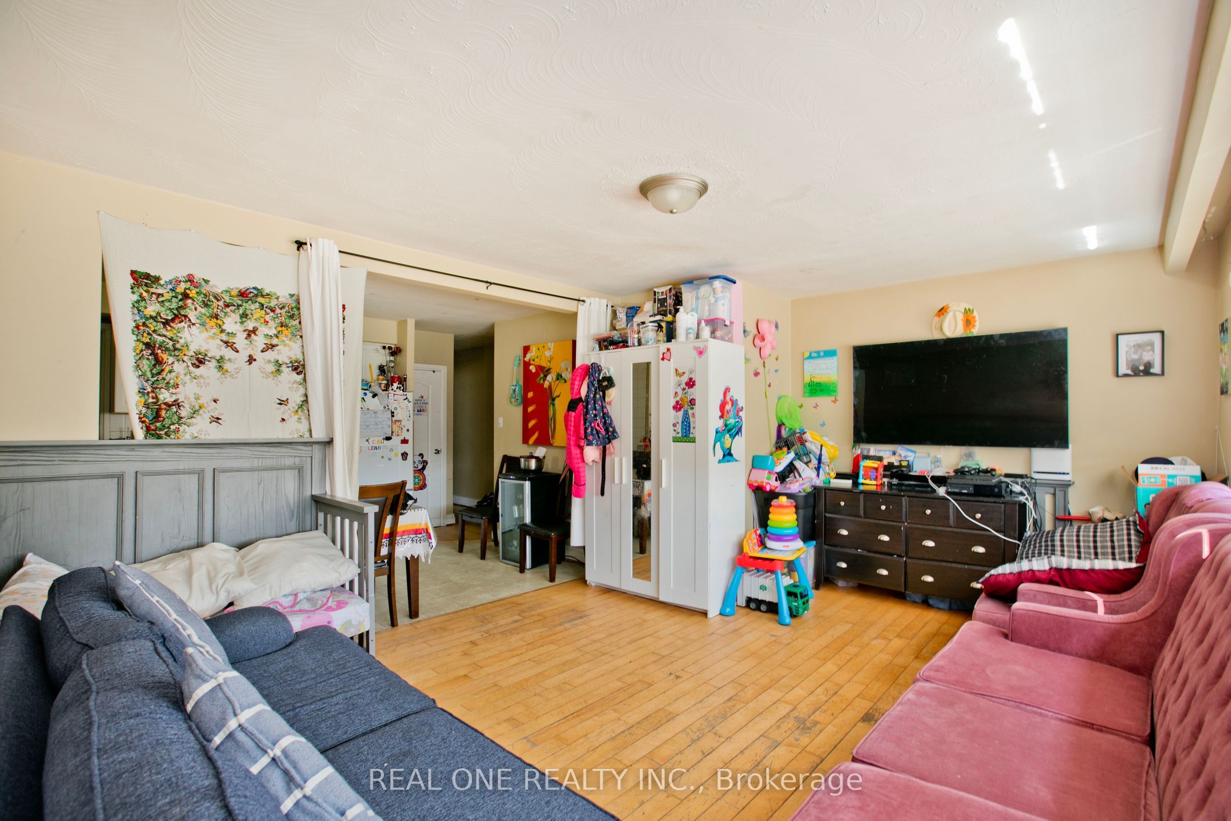 1702 Jane Street Property Photo 8