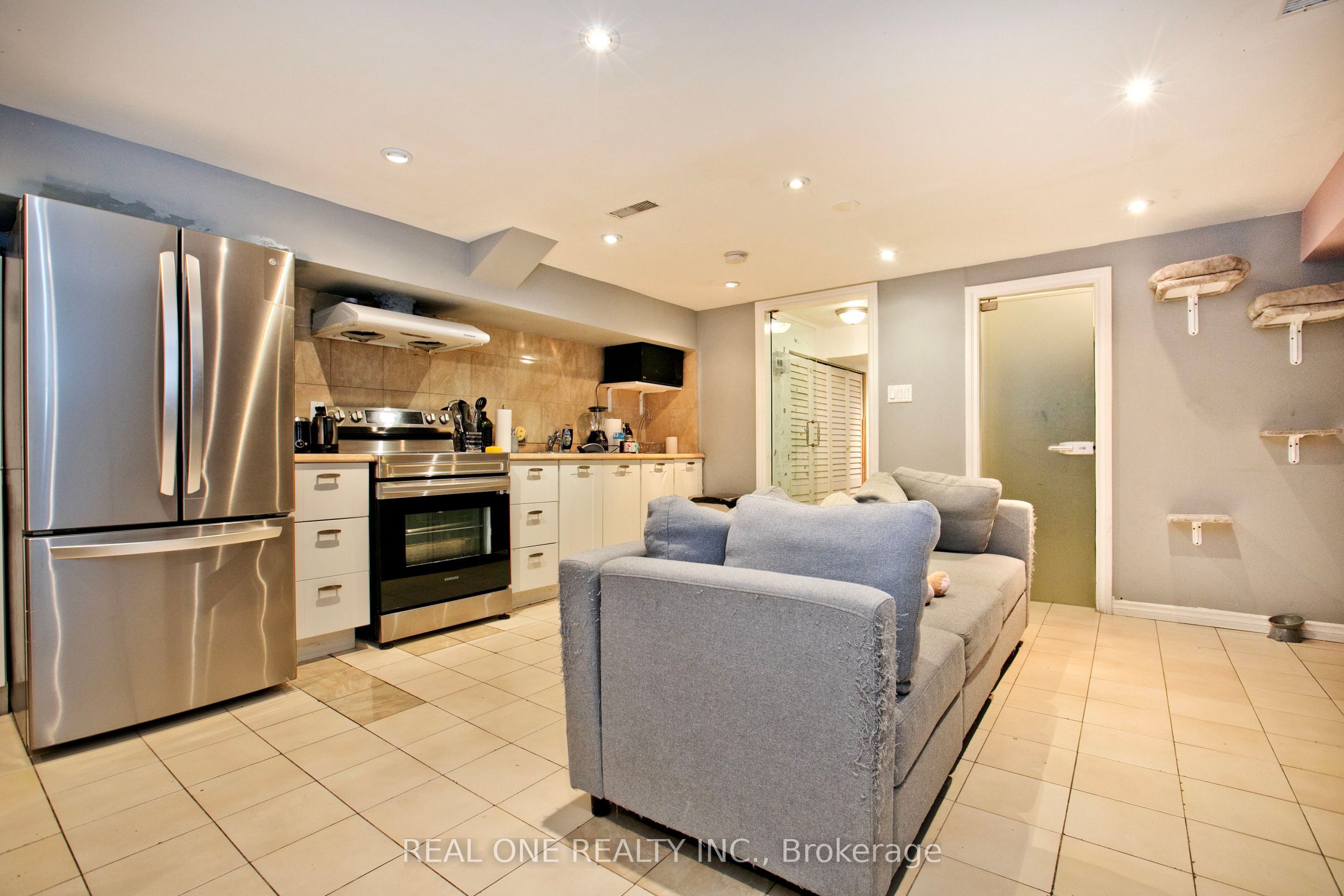 1702 Jane Street Property Photo 17