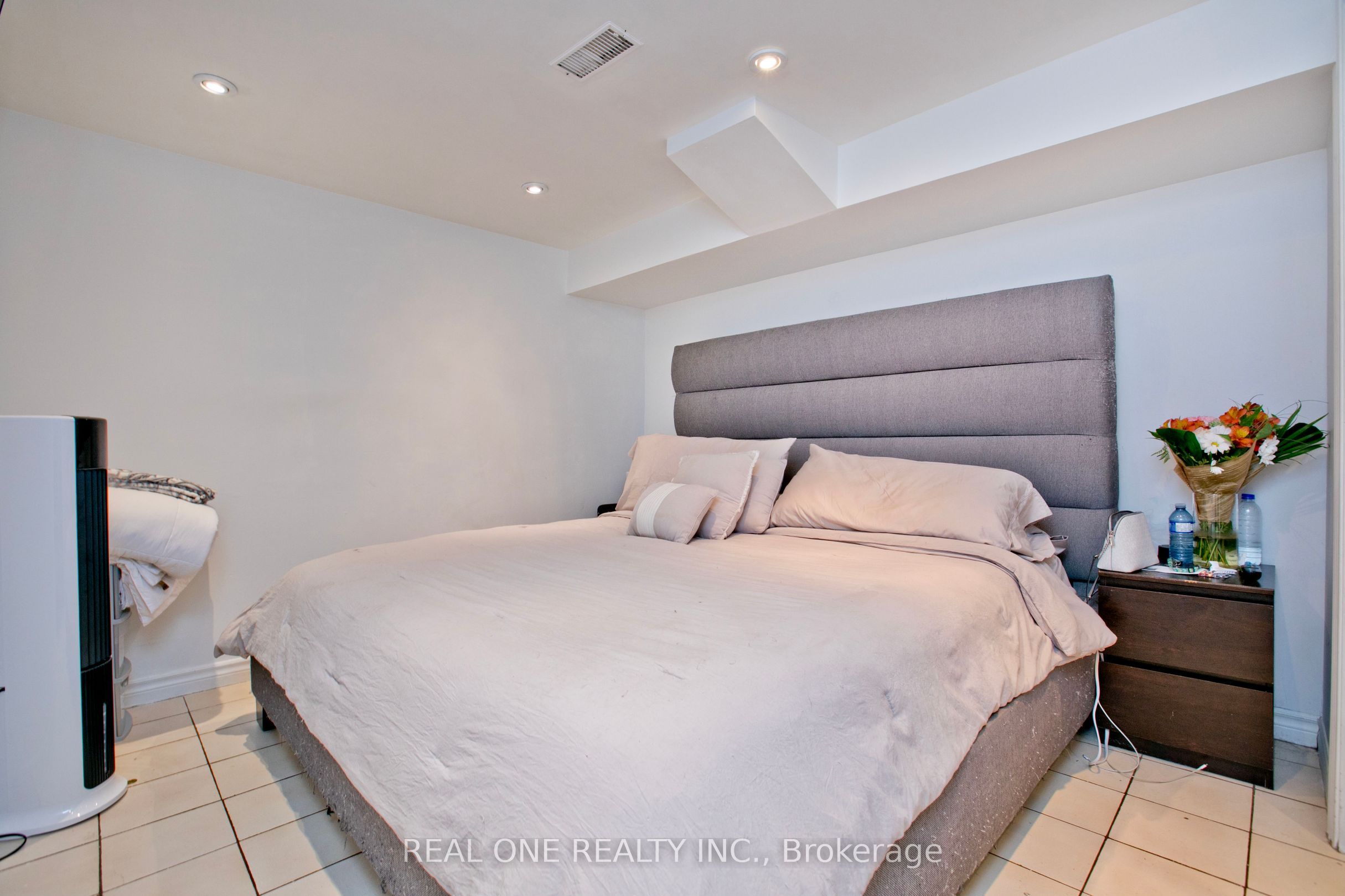 1702 Jane Street Property Photo 21
