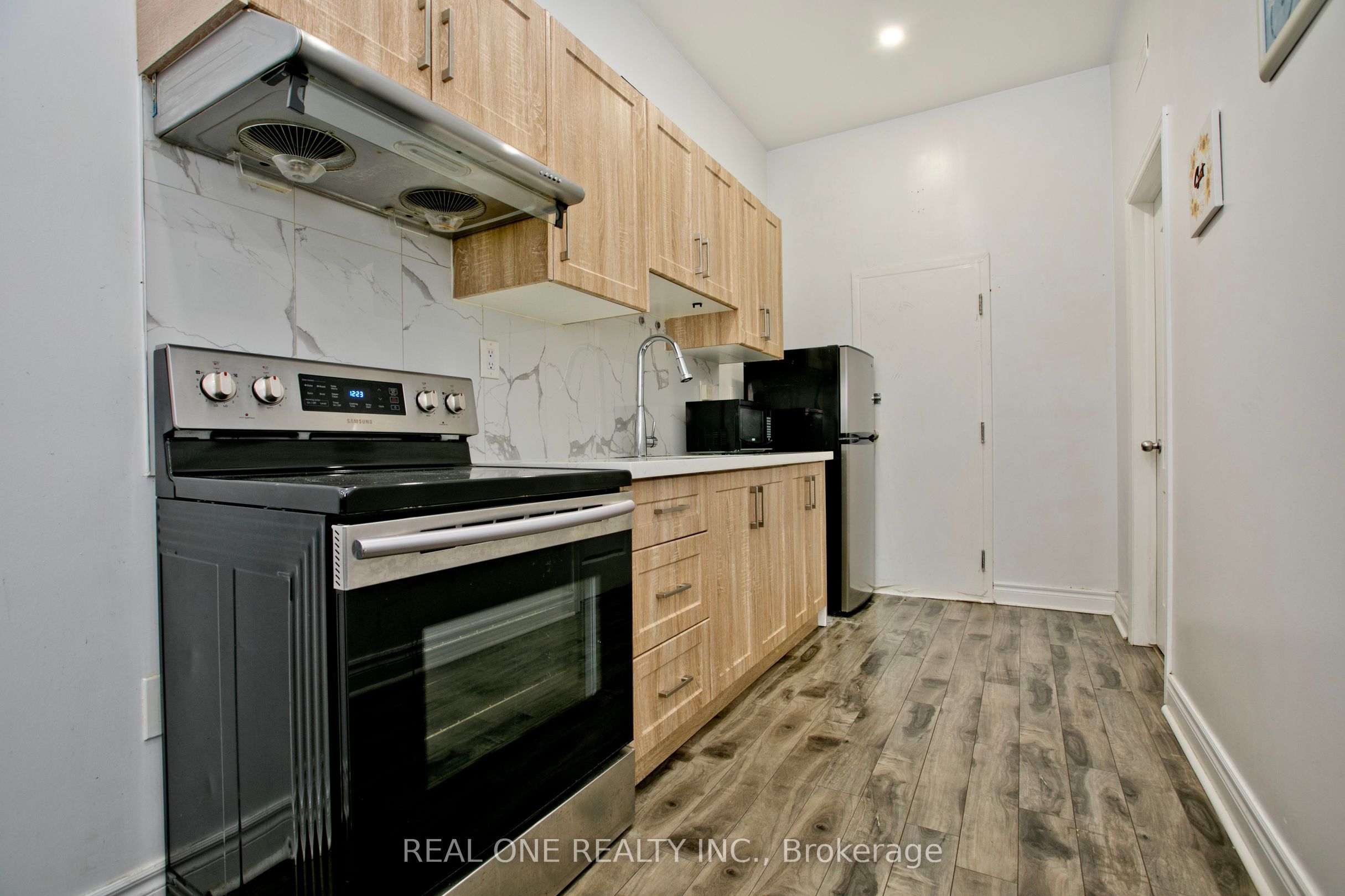 1702 Jane Street Property Photo 23
