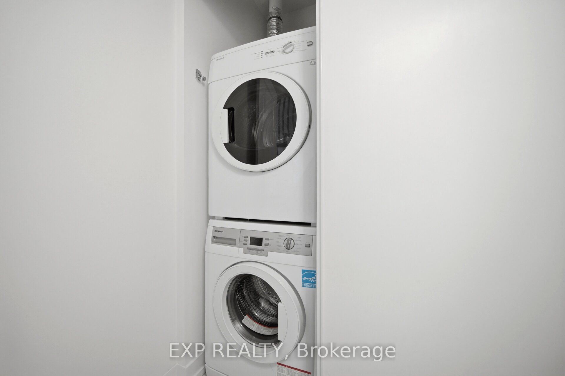 60 Winston Park Boulevard 66 Property Photo 27