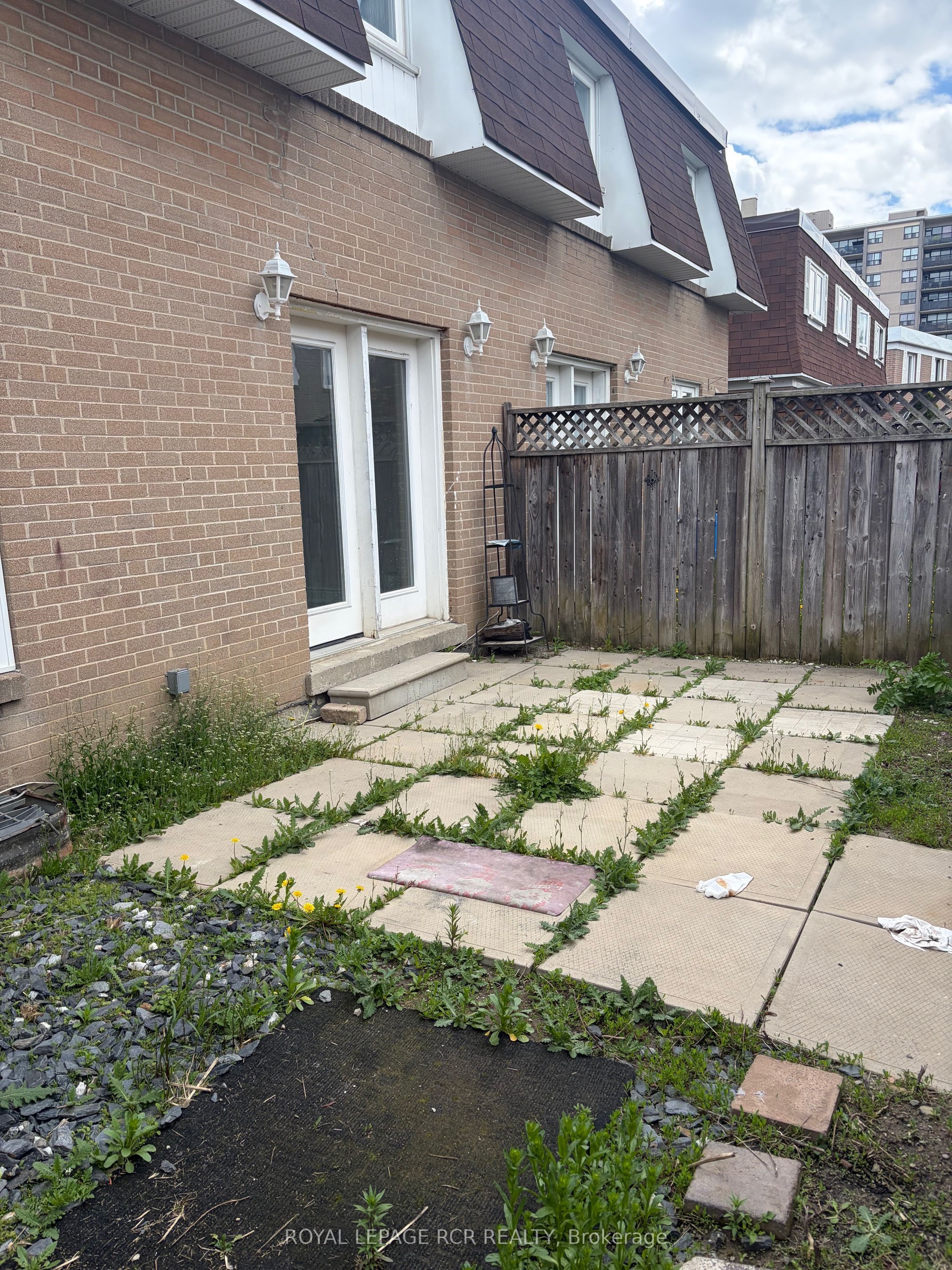 41 Town House Crescent Property Photo 11