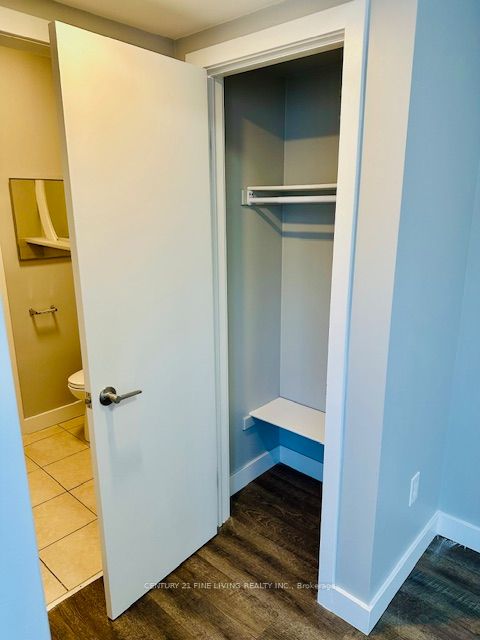 2029-2031 Eglinton Avenue W Property Photo 23