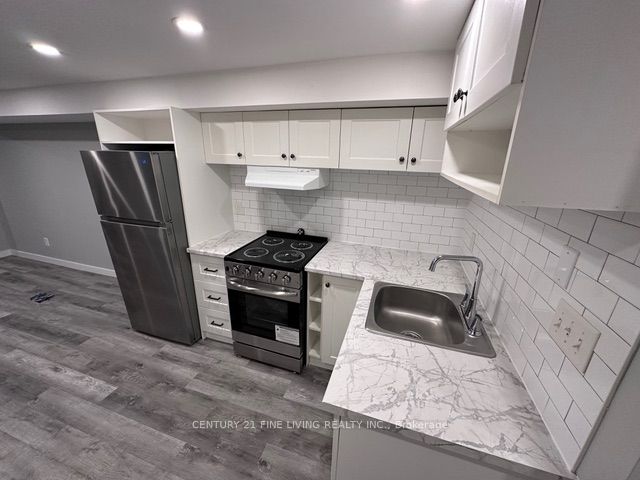 2029-2031 Eglinton Avenue W Property Photo 30