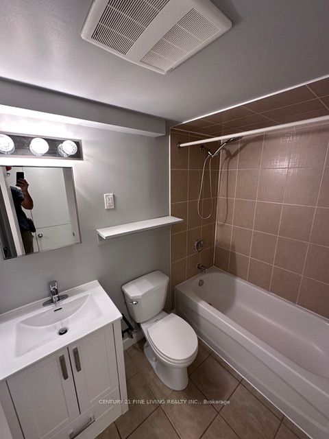 2029-2031 Eglinton Avenue W Property Photo 34