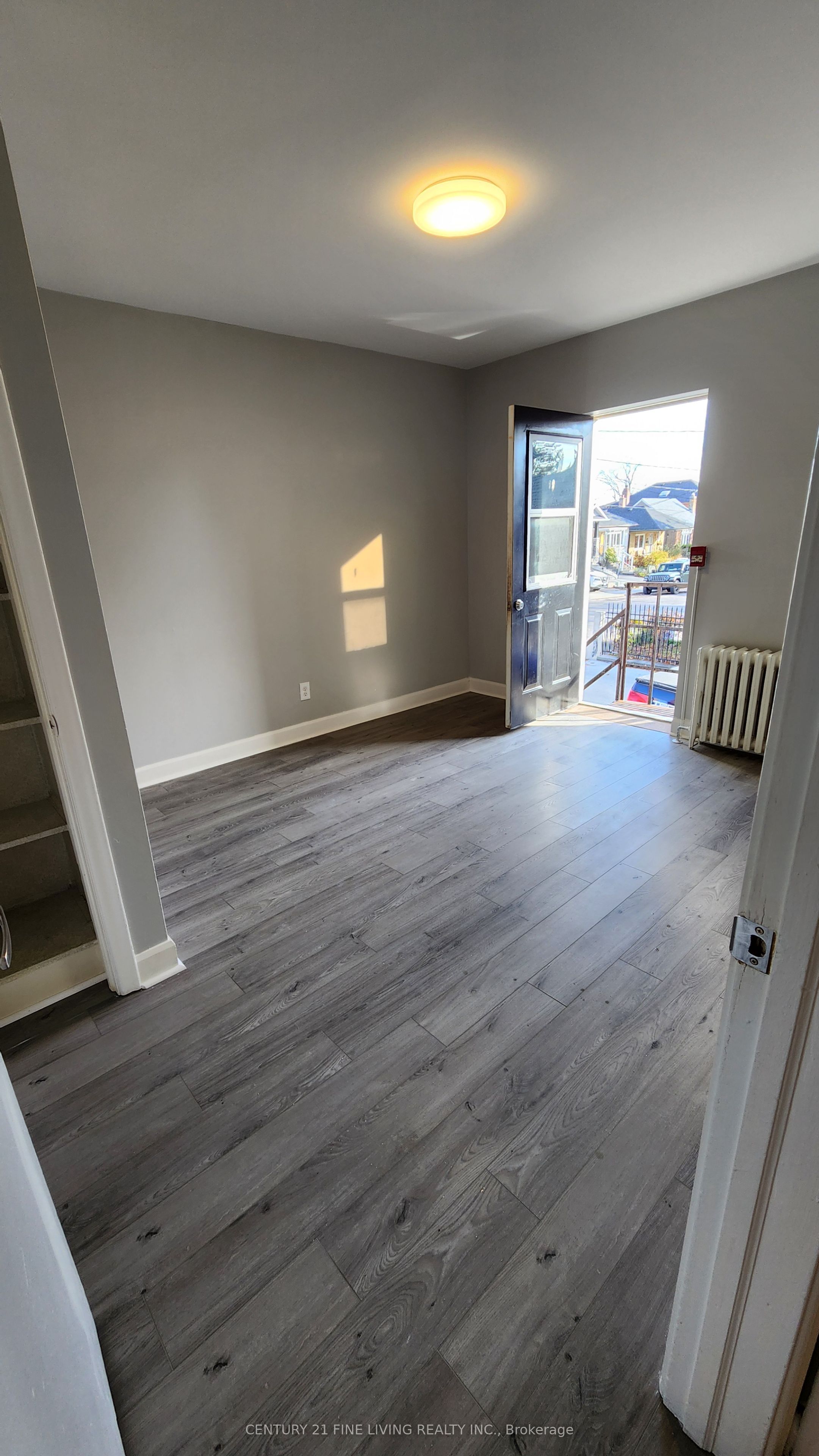 2029-2031 Eglinton Avenue W Property Photo 43