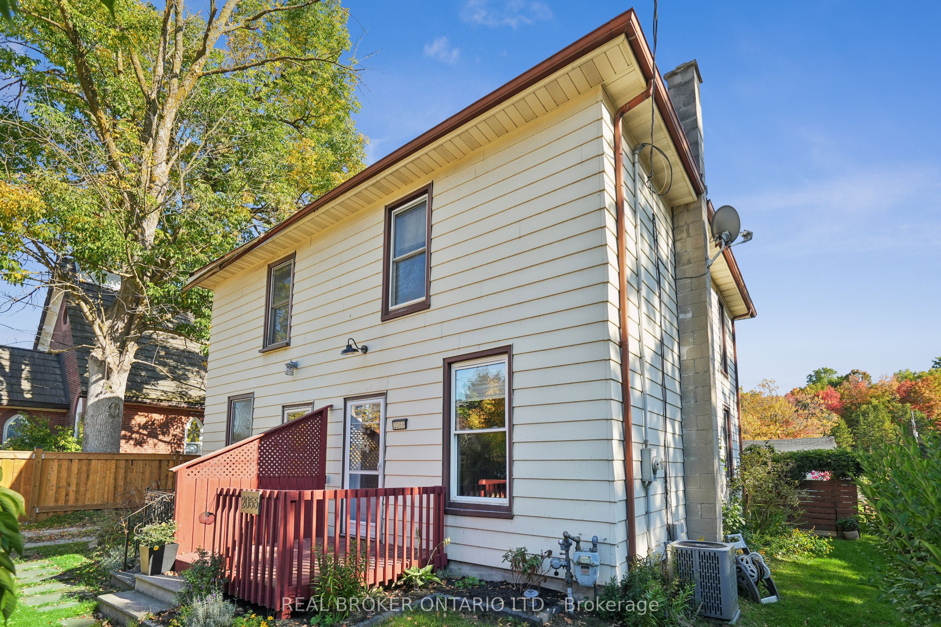 2055 Embleton Road Property Photo 1