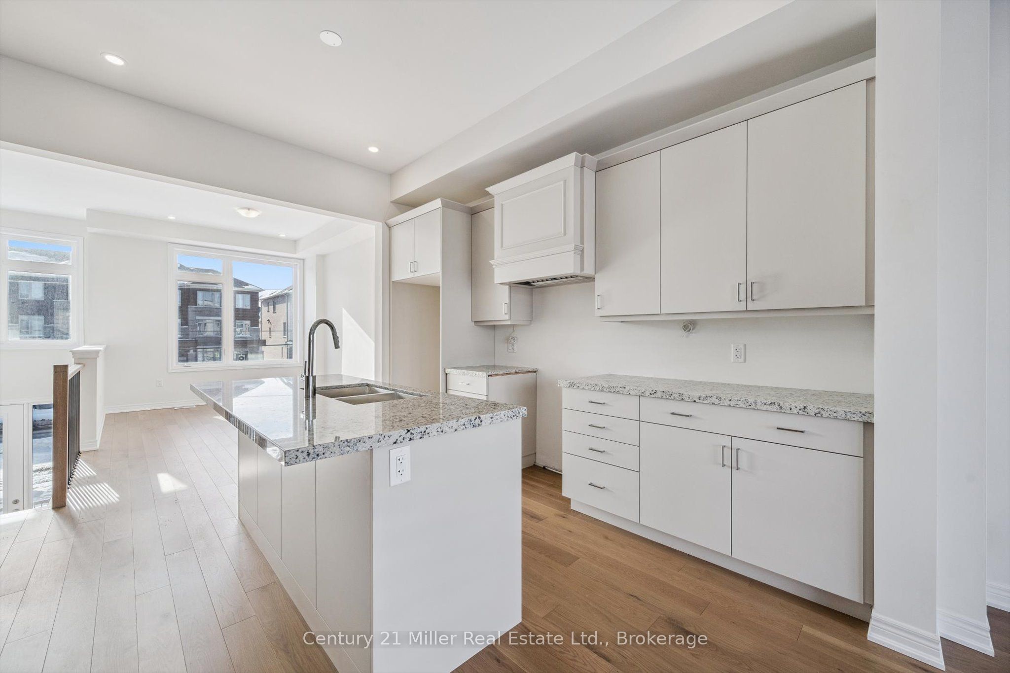3199 Sixth Line Property Photo 1