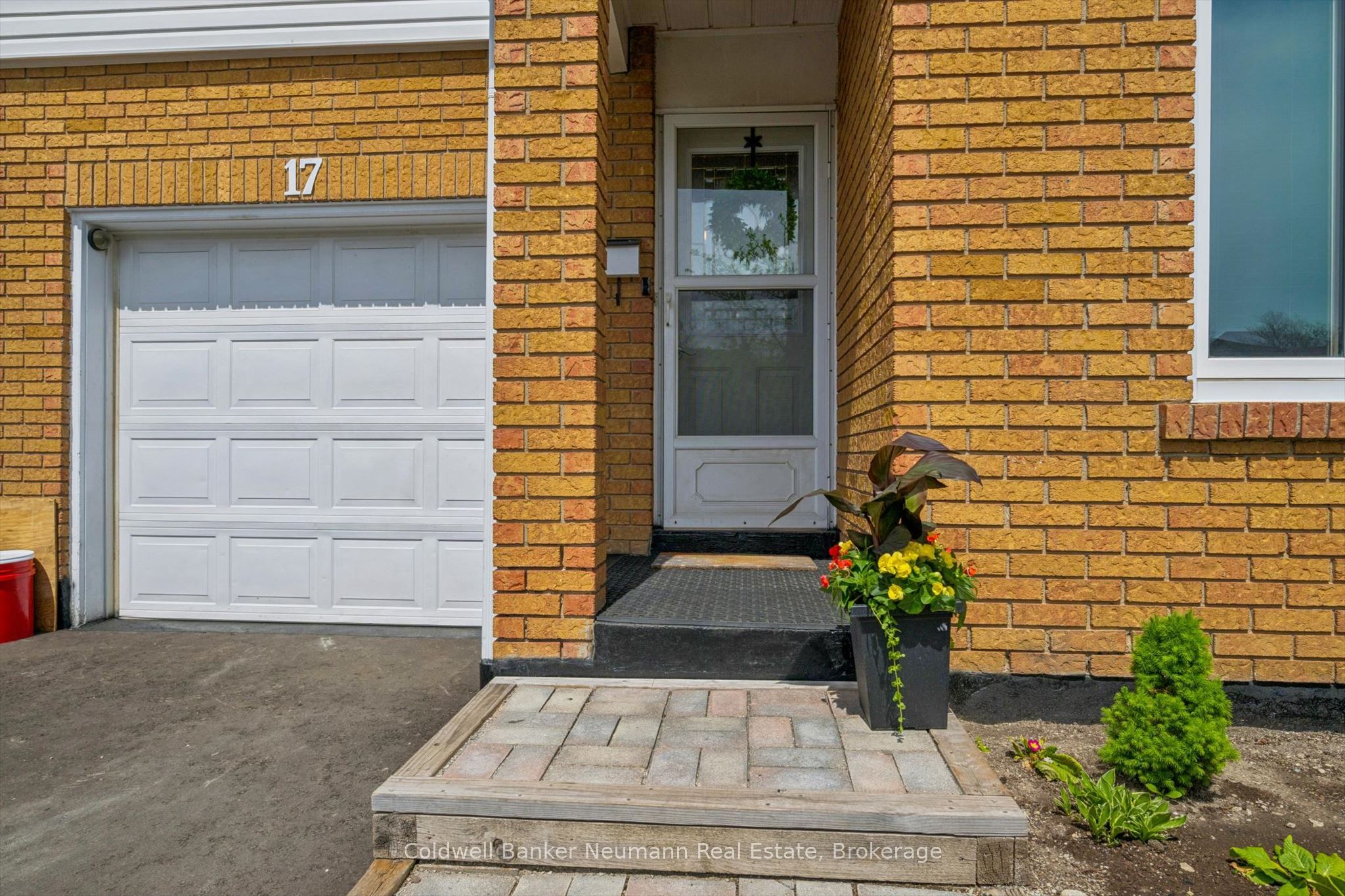 17 Histon Crescent Property Photo 2