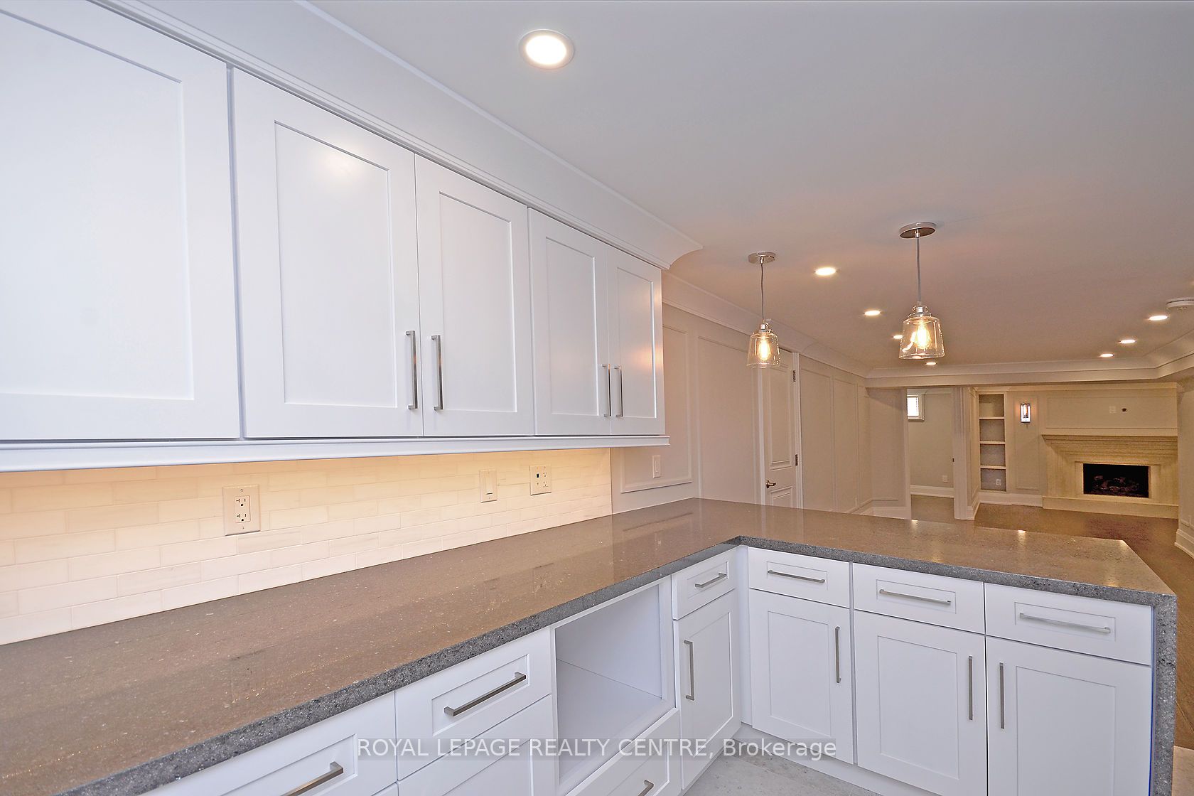 326 Slade Crescent Lower Property Photo 12