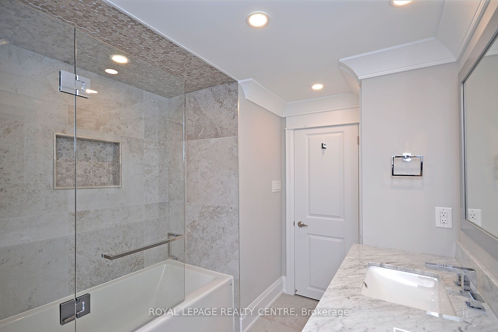 326 Slade Crescent Lower Property Photo 24