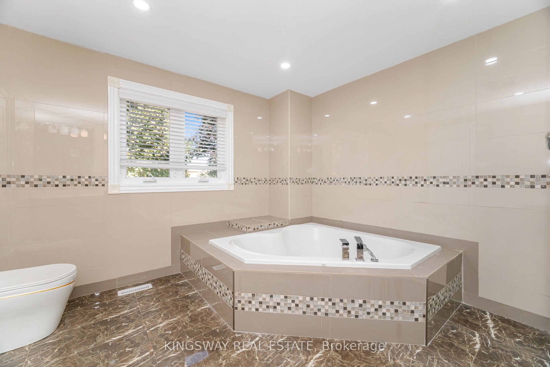 1008 Ceremonial Drive Property Photo 37