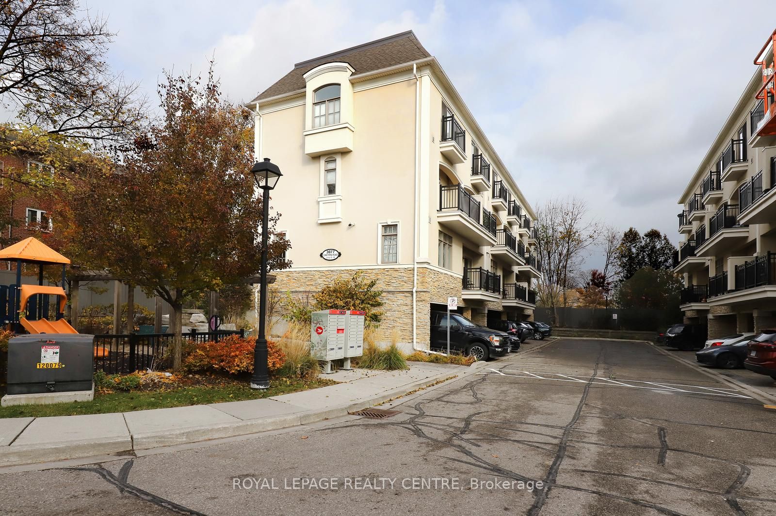 3077 Cawthra Road 10 Property Photo 2