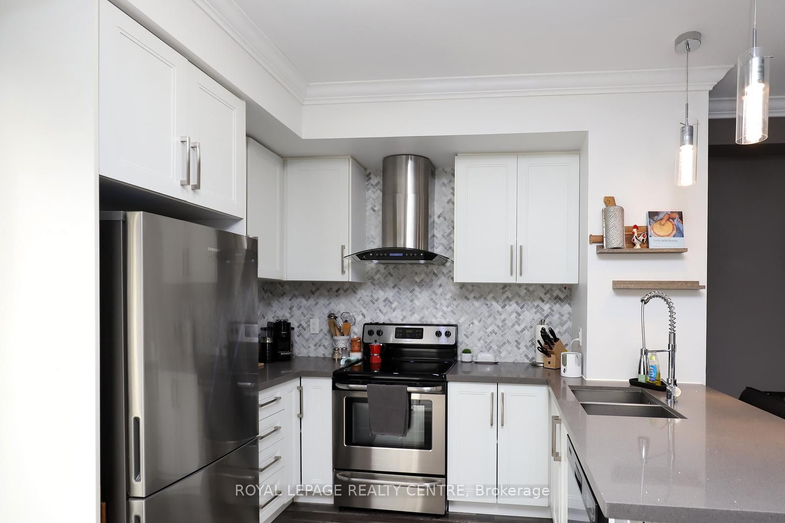 3077 Cawthra Road 10 Property Photo 7