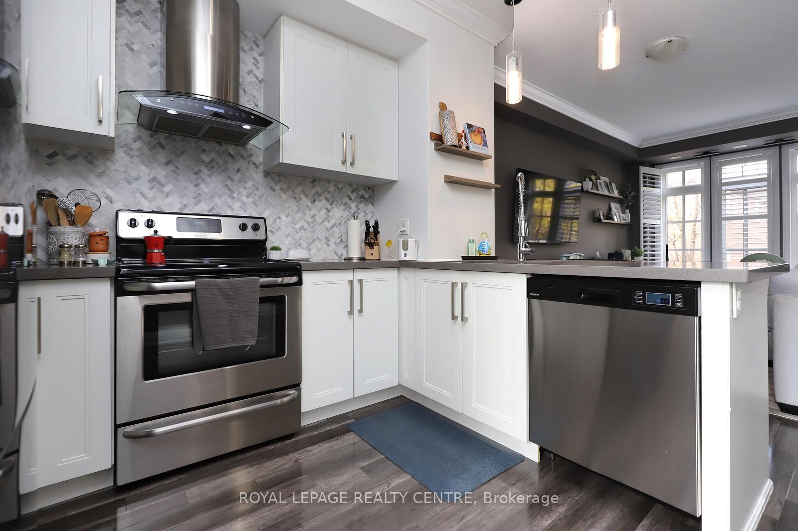 3077 Cawthra Road 10 Property Photo 8