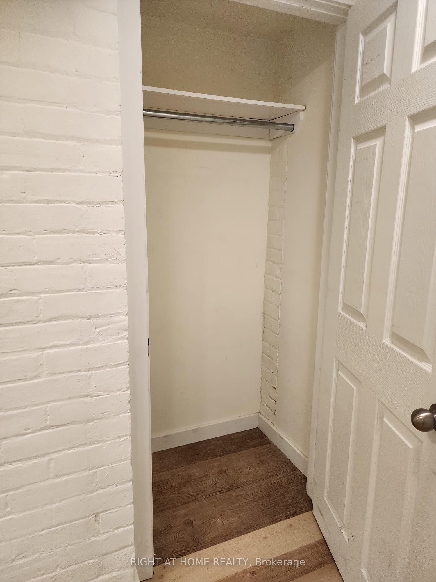 32 High Park Blvd Boulevard Unit B2 Property Photo 4