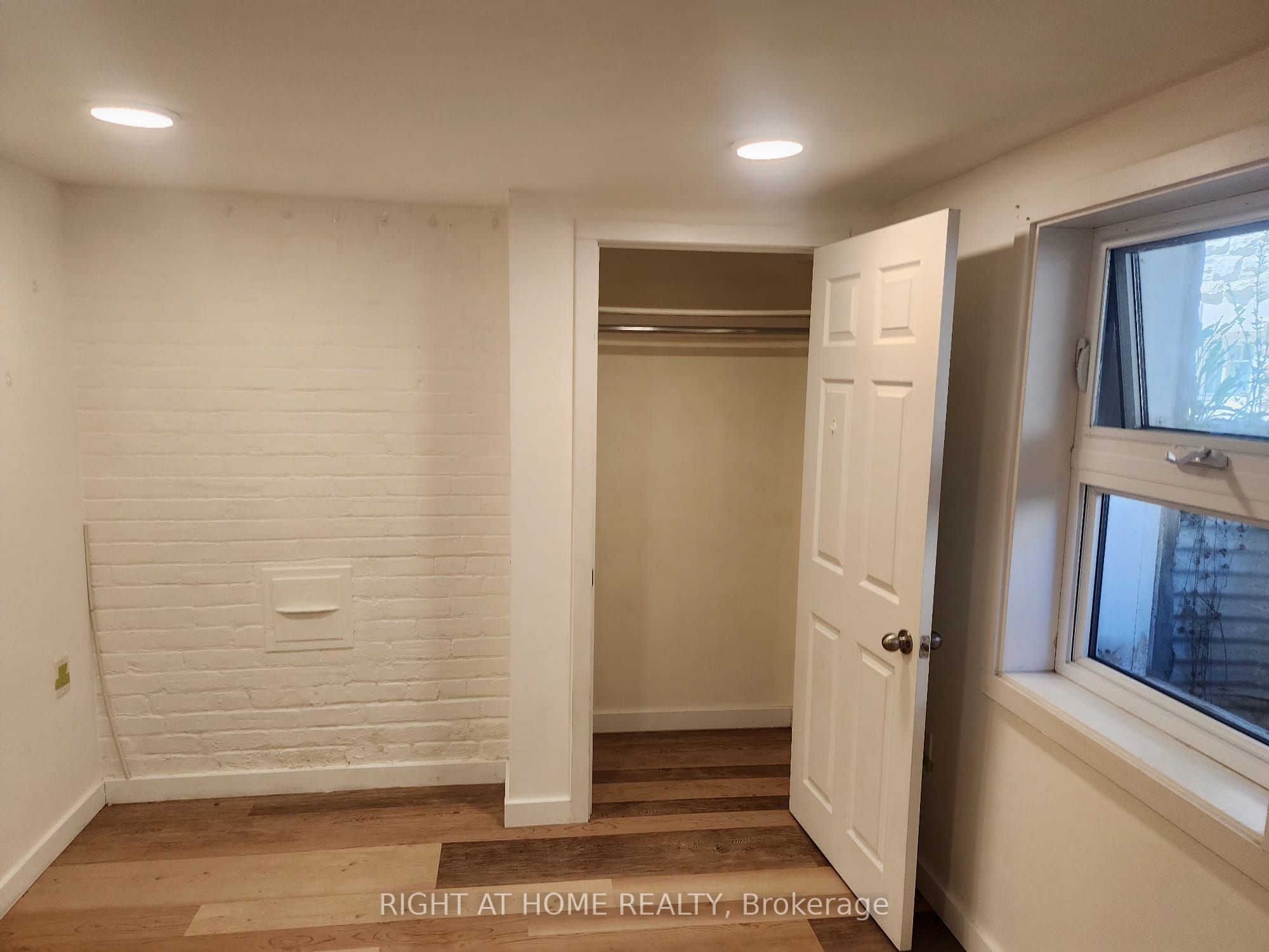 32 High Park Blvd Boulevard Unit B2 Property Photo 6