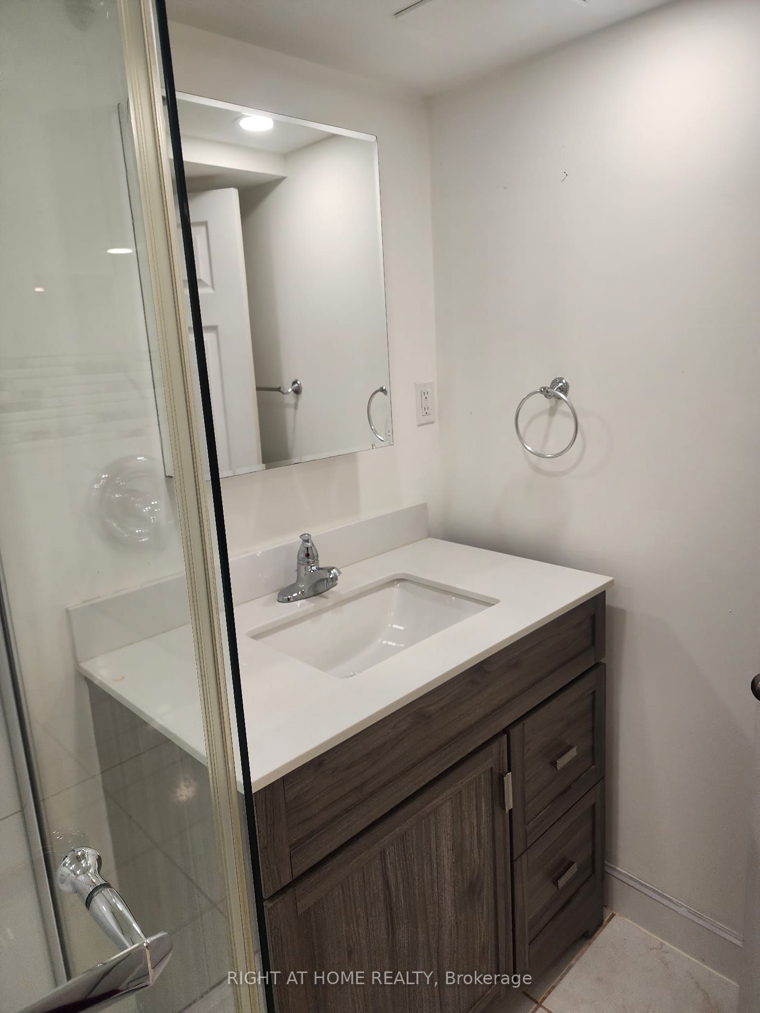 32 High Park Blvd Boulevard Unit B2 Property Photo 7