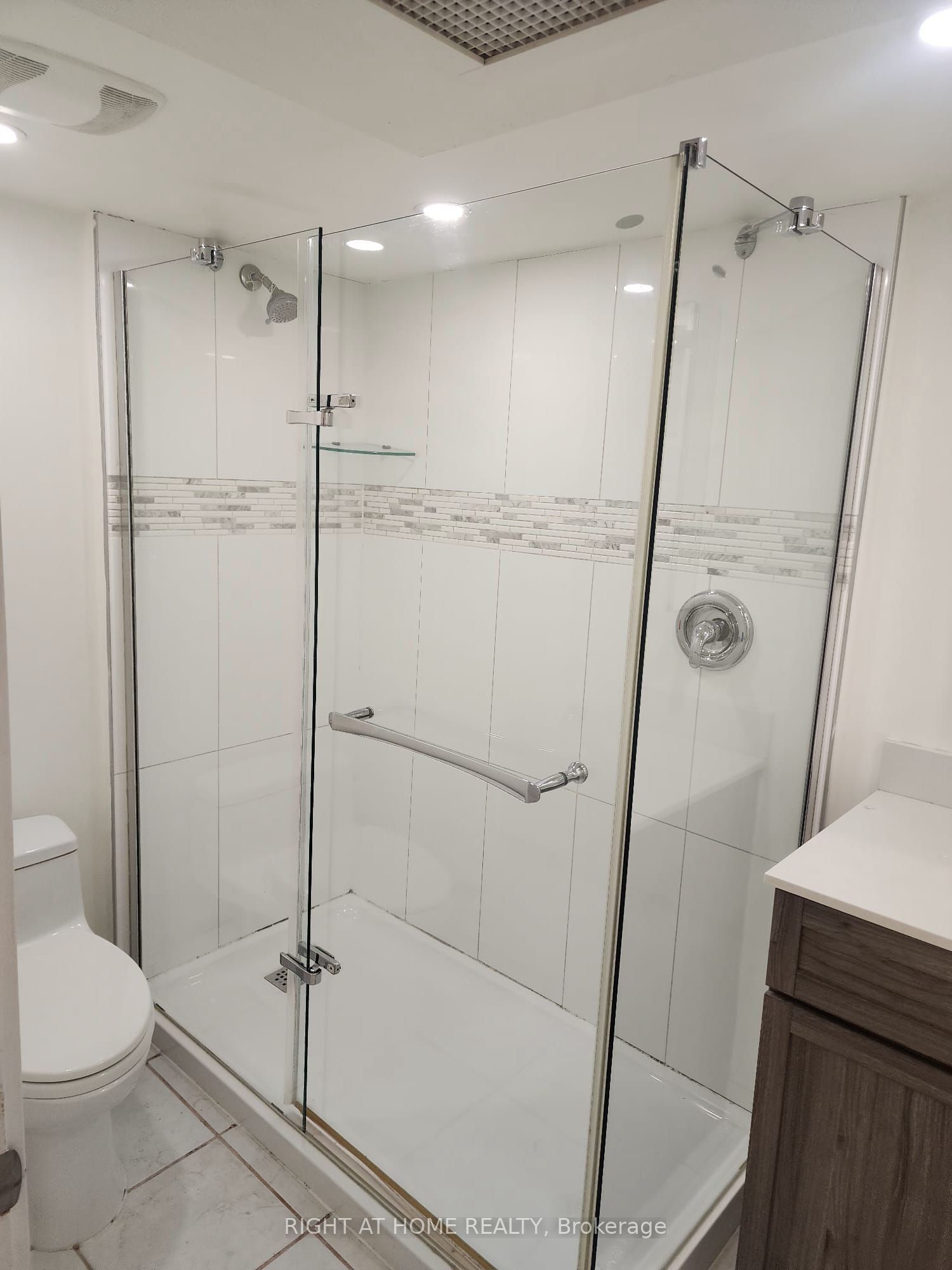 32 High Park Blvd Boulevard Unit B2 Property Photo 8