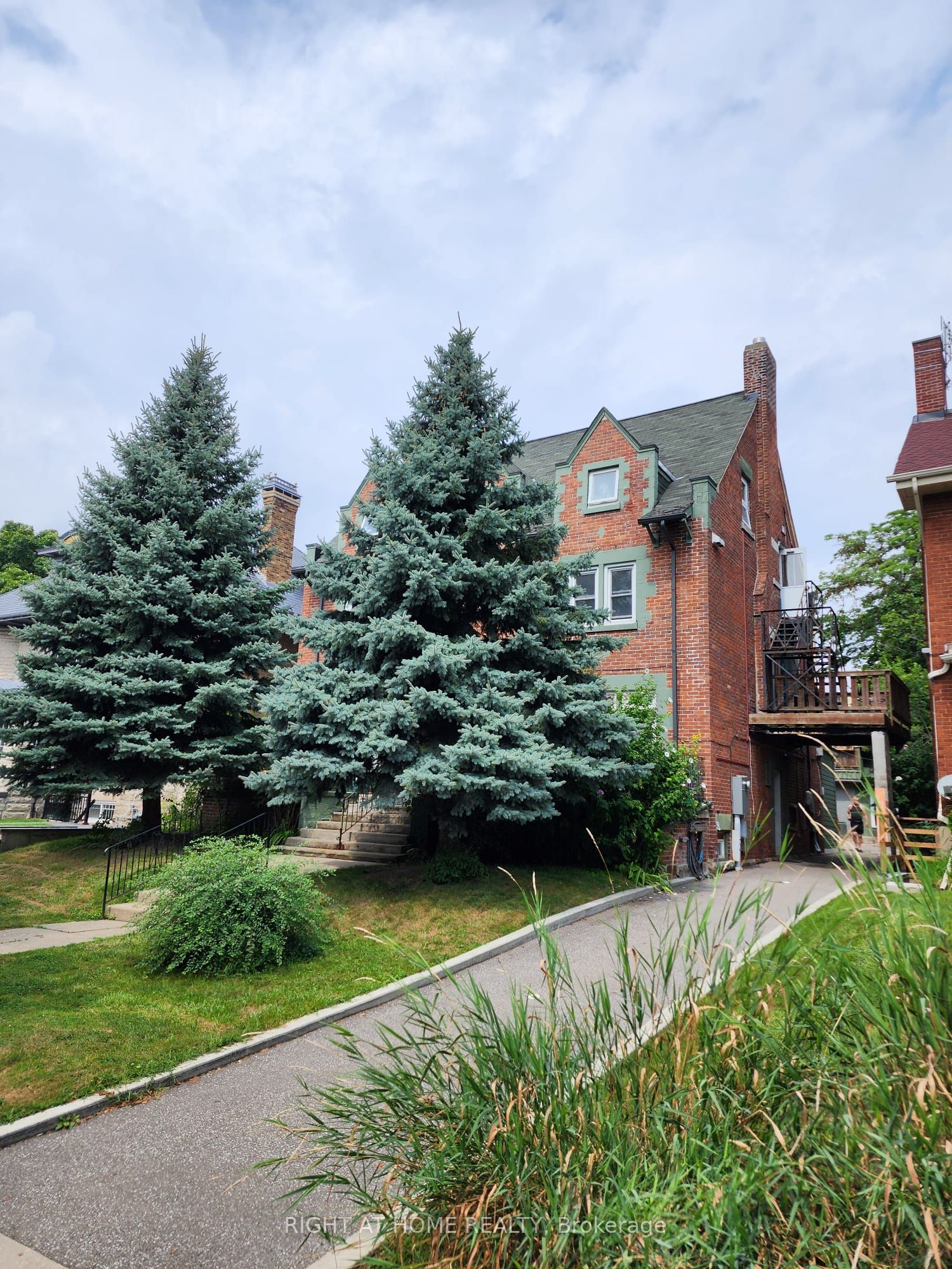 32 High Park Blvd Boulevard Unit B2 Property Photo 9