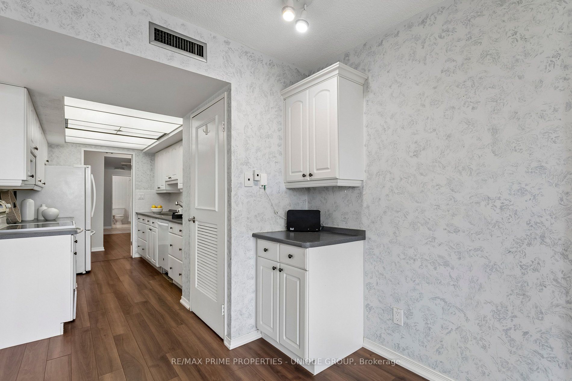 1300 Bloor Street 710 Property Photo 4