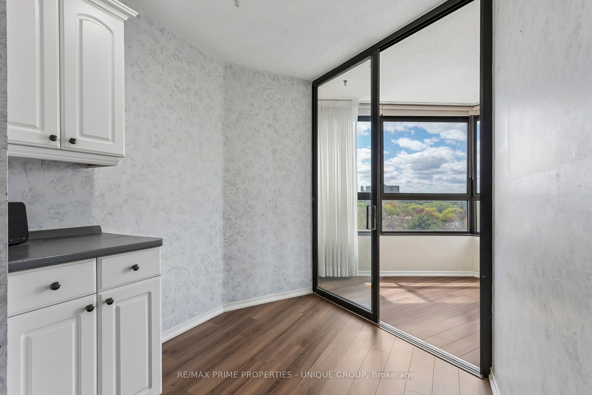 1300 Bloor Street 710 Property Photo 5