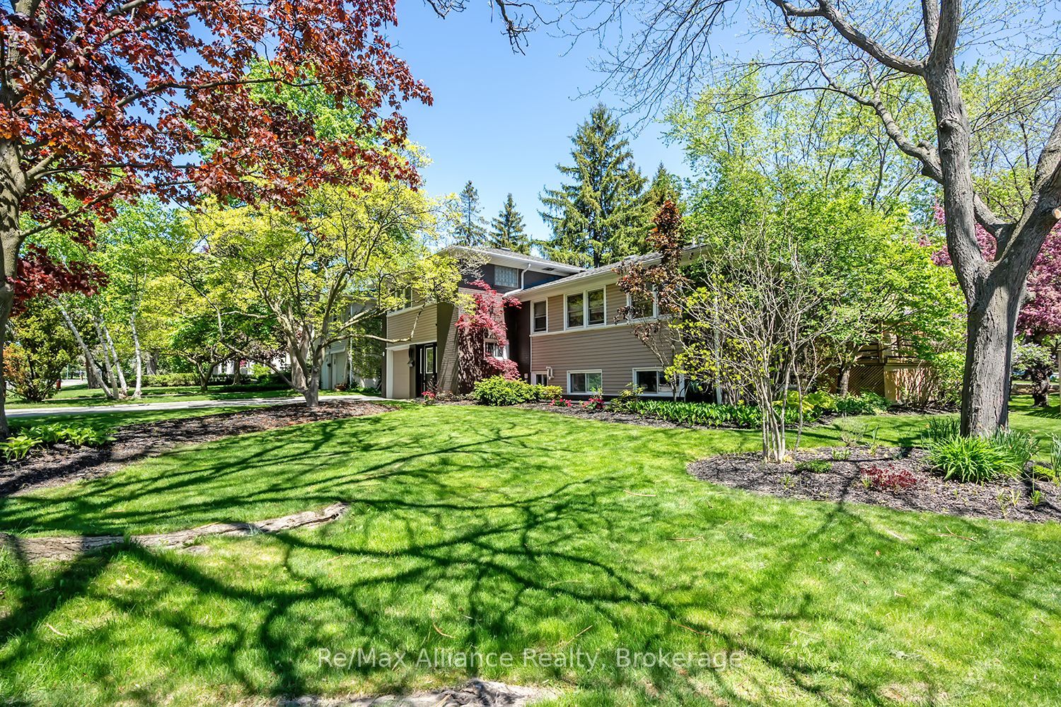 183 Westminster Drive Property Photo 2
