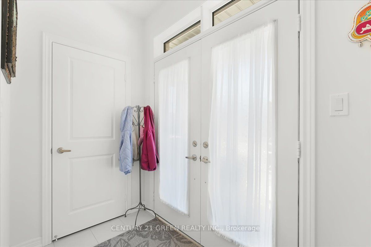 384 Kennedy Circle W Property Photo 3