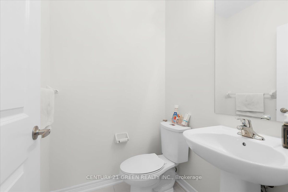 384 Kennedy Circle W Property Photo 10
