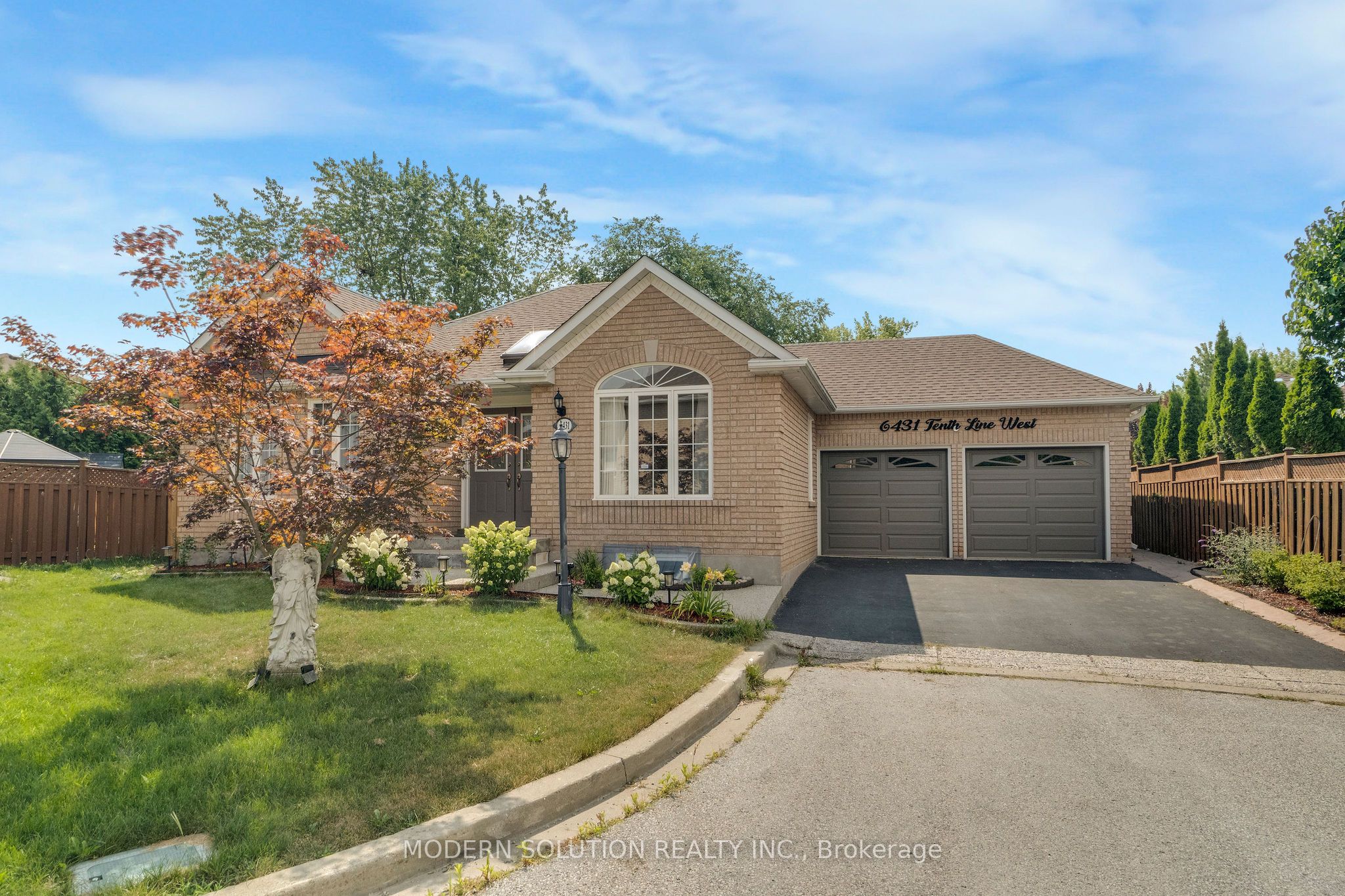 6431 Tenth Line W Property Photo 1