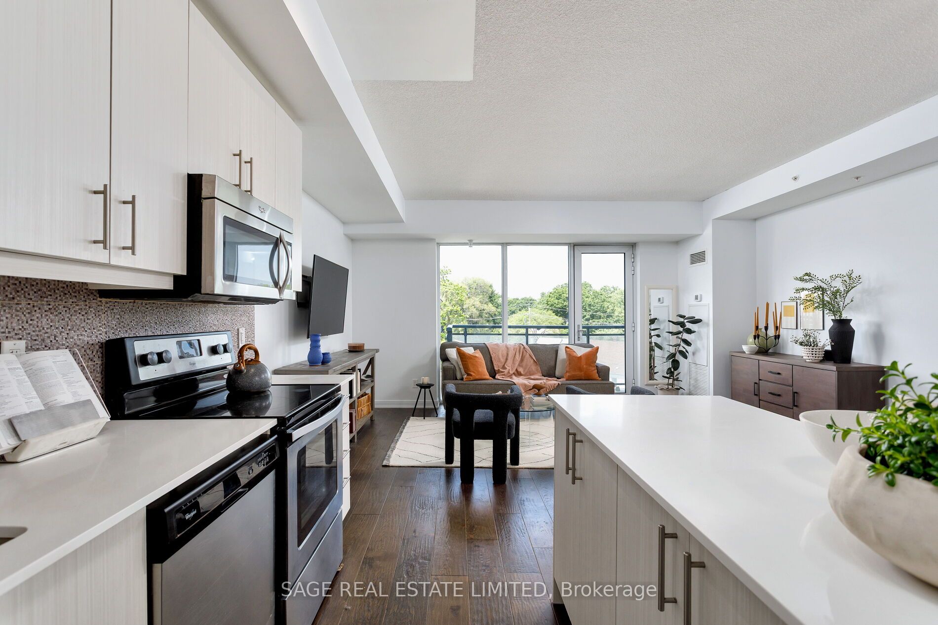 760 The Queensway 401 Property Photo 7