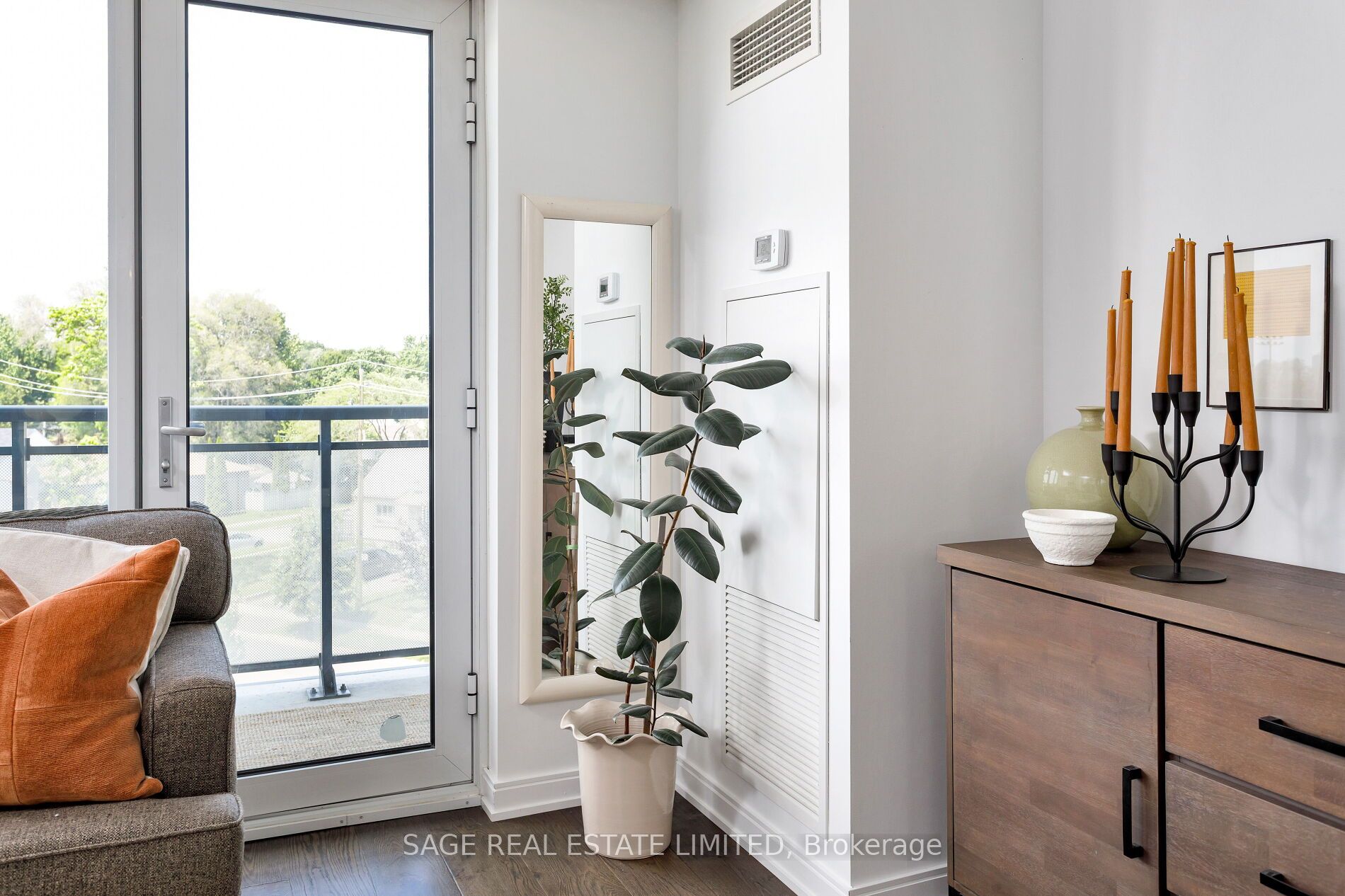 760 The Queensway 401 Property Photo 11