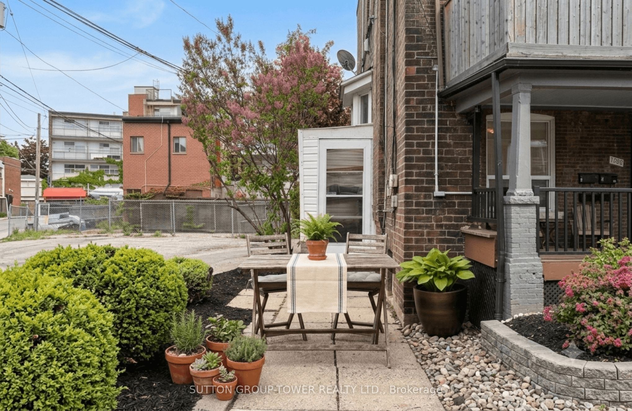 560 Indian Grove Property Photo 4