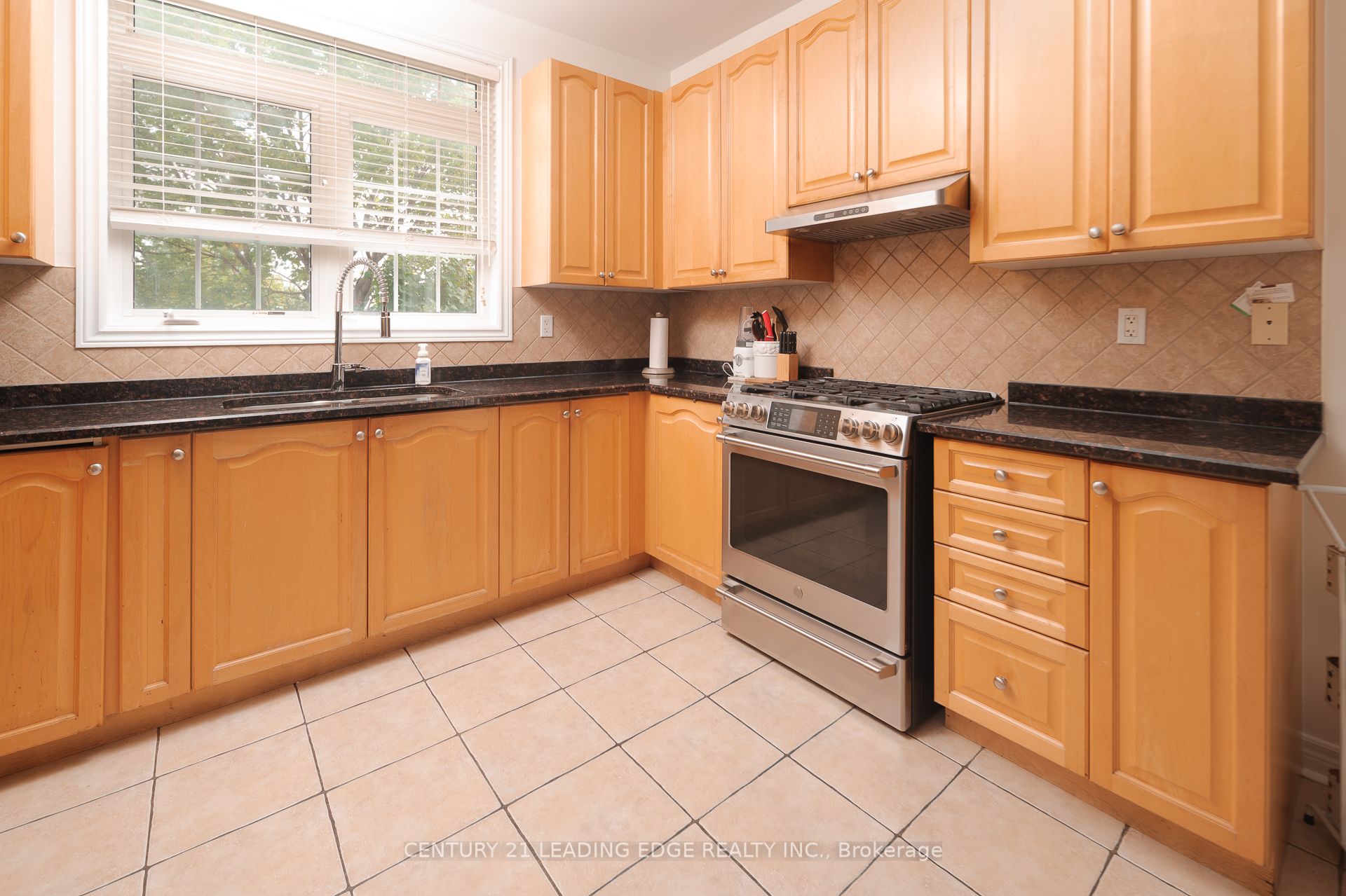 26 Huntspoint Drive Property Photo 12