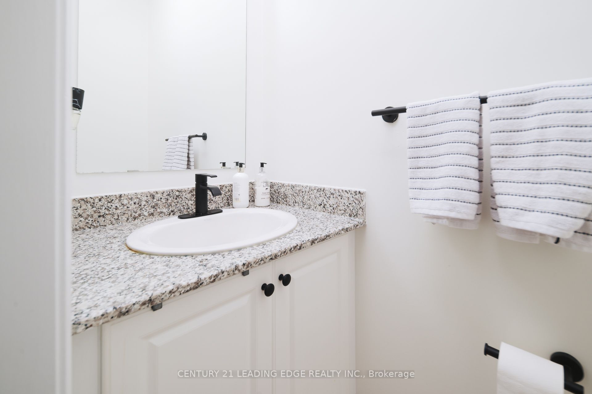 26 Huntspoint Drive Property Photo 14