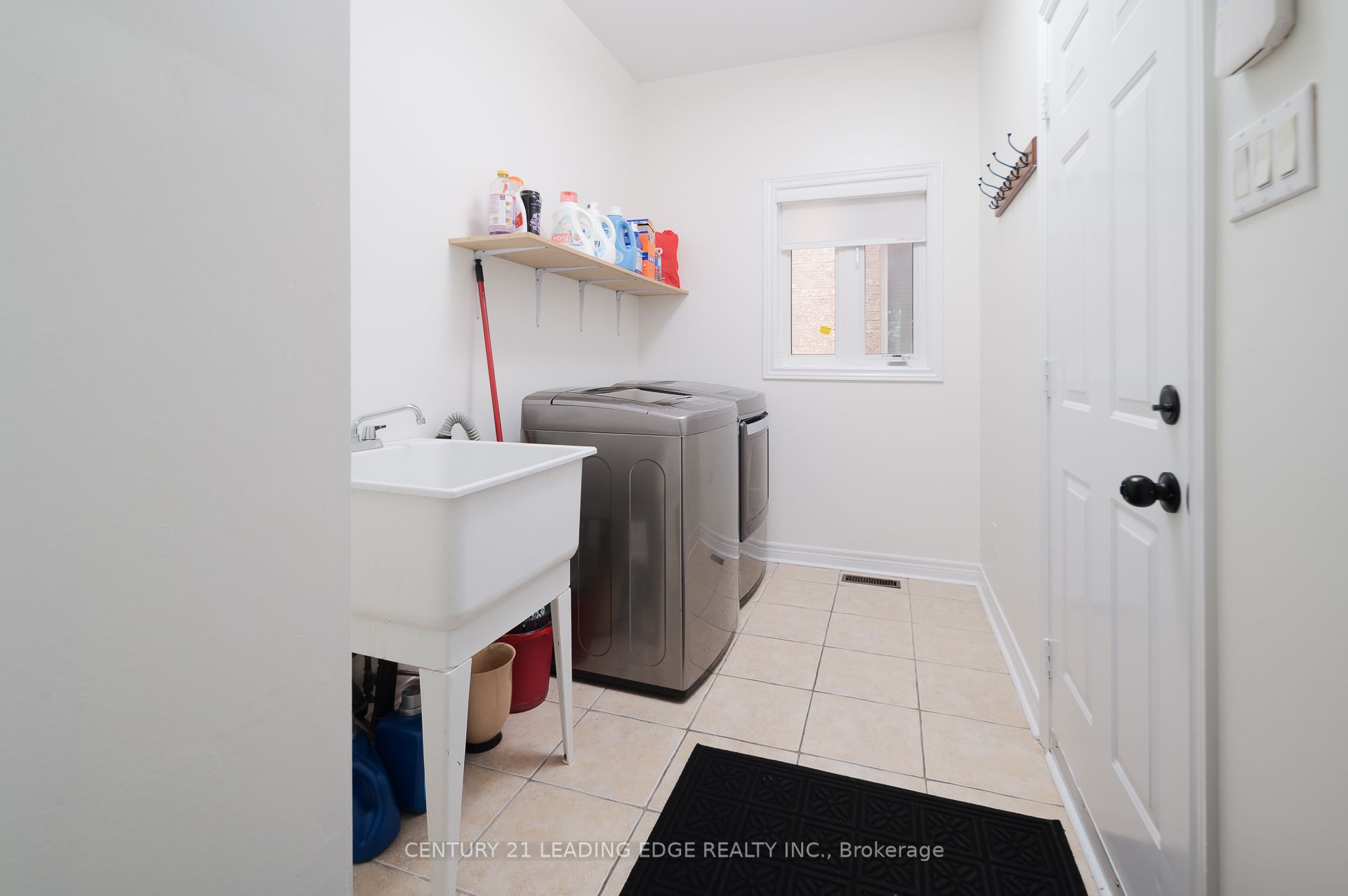 26 Huntspoint Drive Property Photo 16