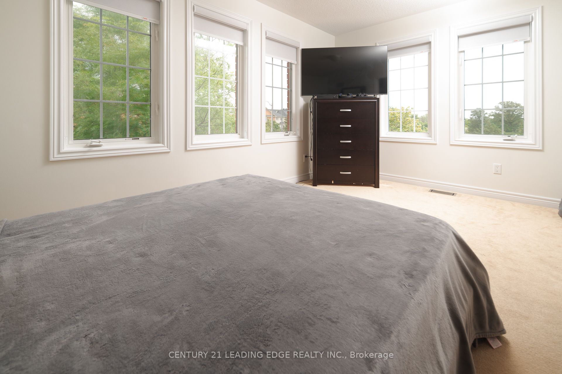 26 Huntspoint Drive Property Photo 18