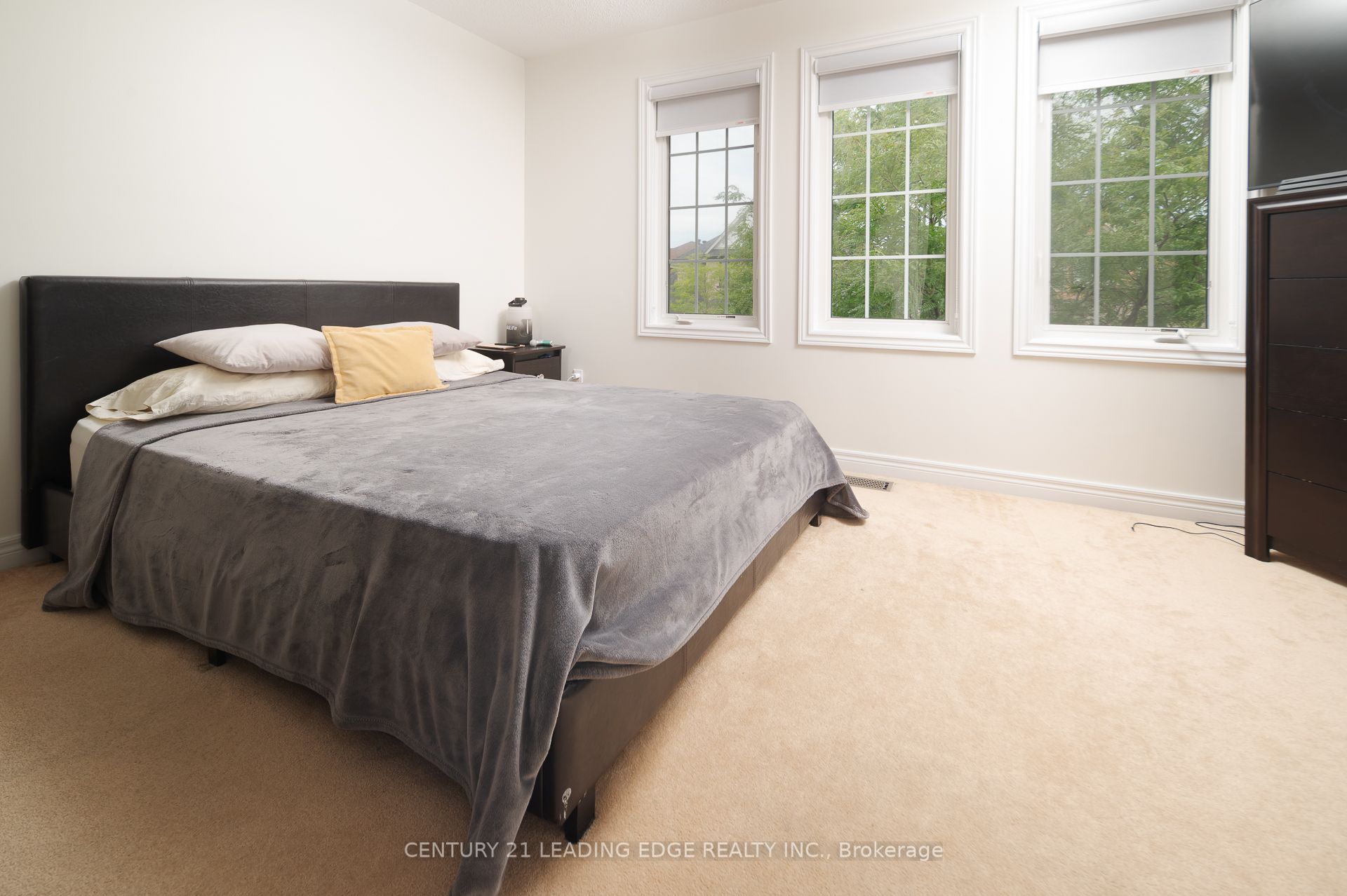 26 Huntspoint Drive Property Photo 19