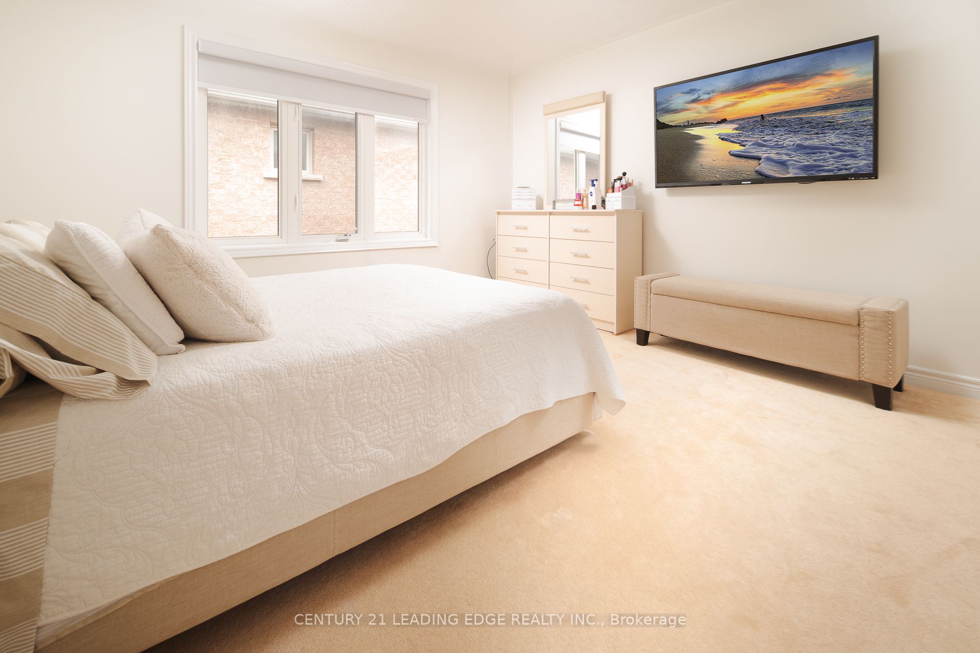 26 Huntspoint Drive Property Photo 21