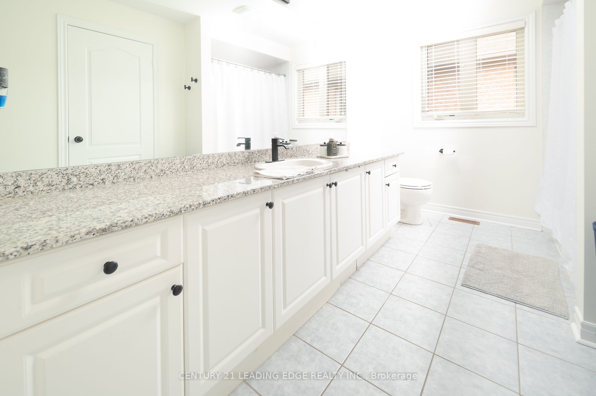 26 Huntspoint Drive Property Photo 22
