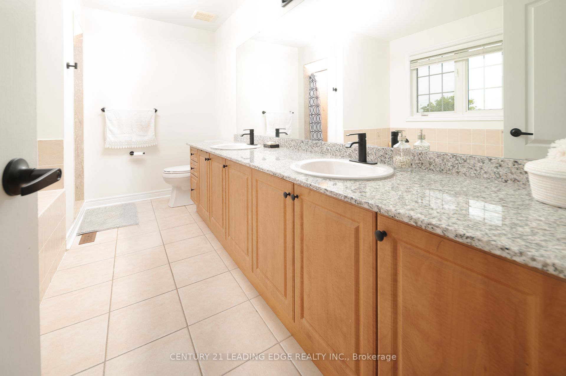26 Huntspoint Drive Property Photo 25