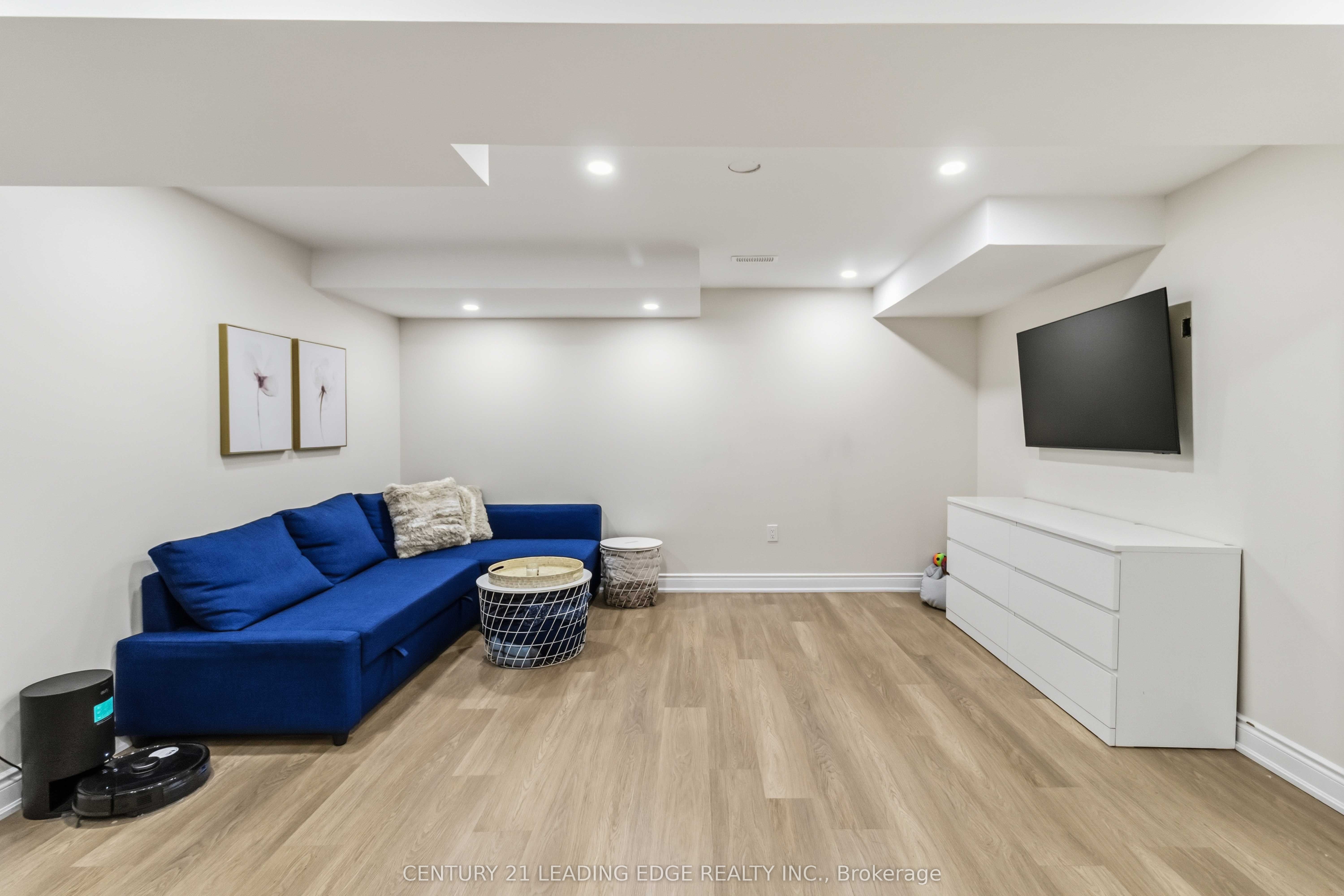 26 Huntspoint Drive Property Photo 27