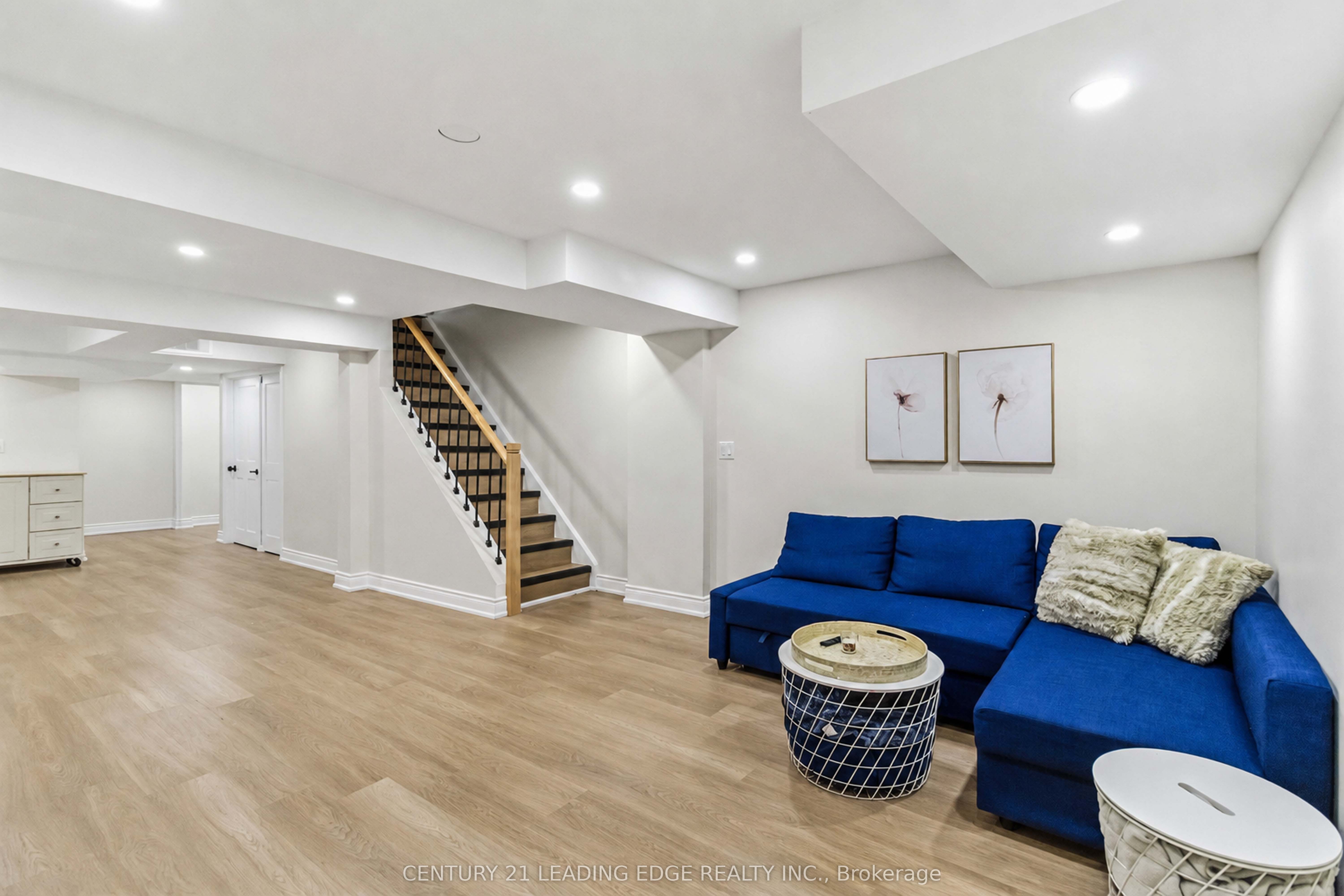 26 Huntspoint Drive Property Photo 28