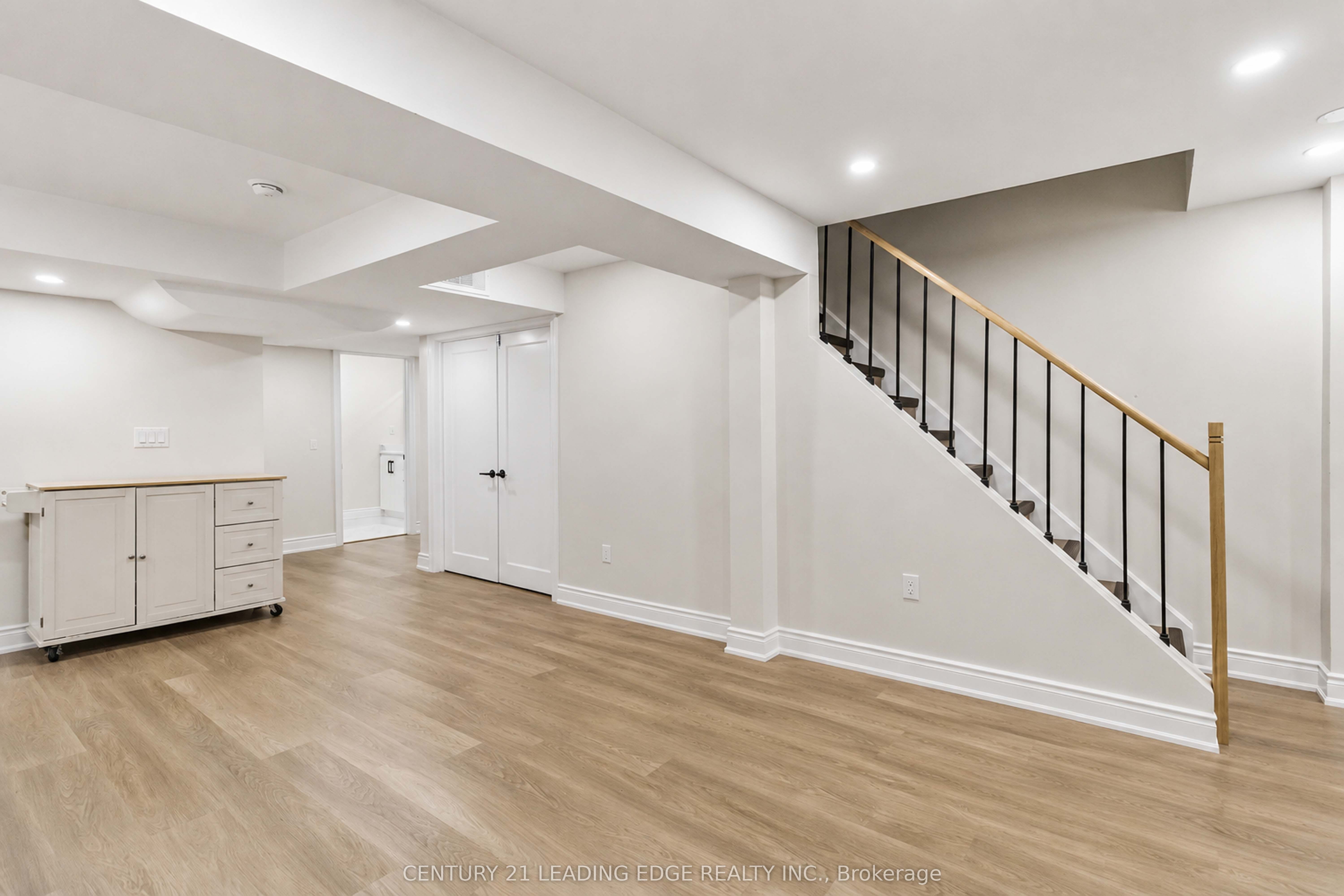 26 Huntspoint Drive Property Photo 29