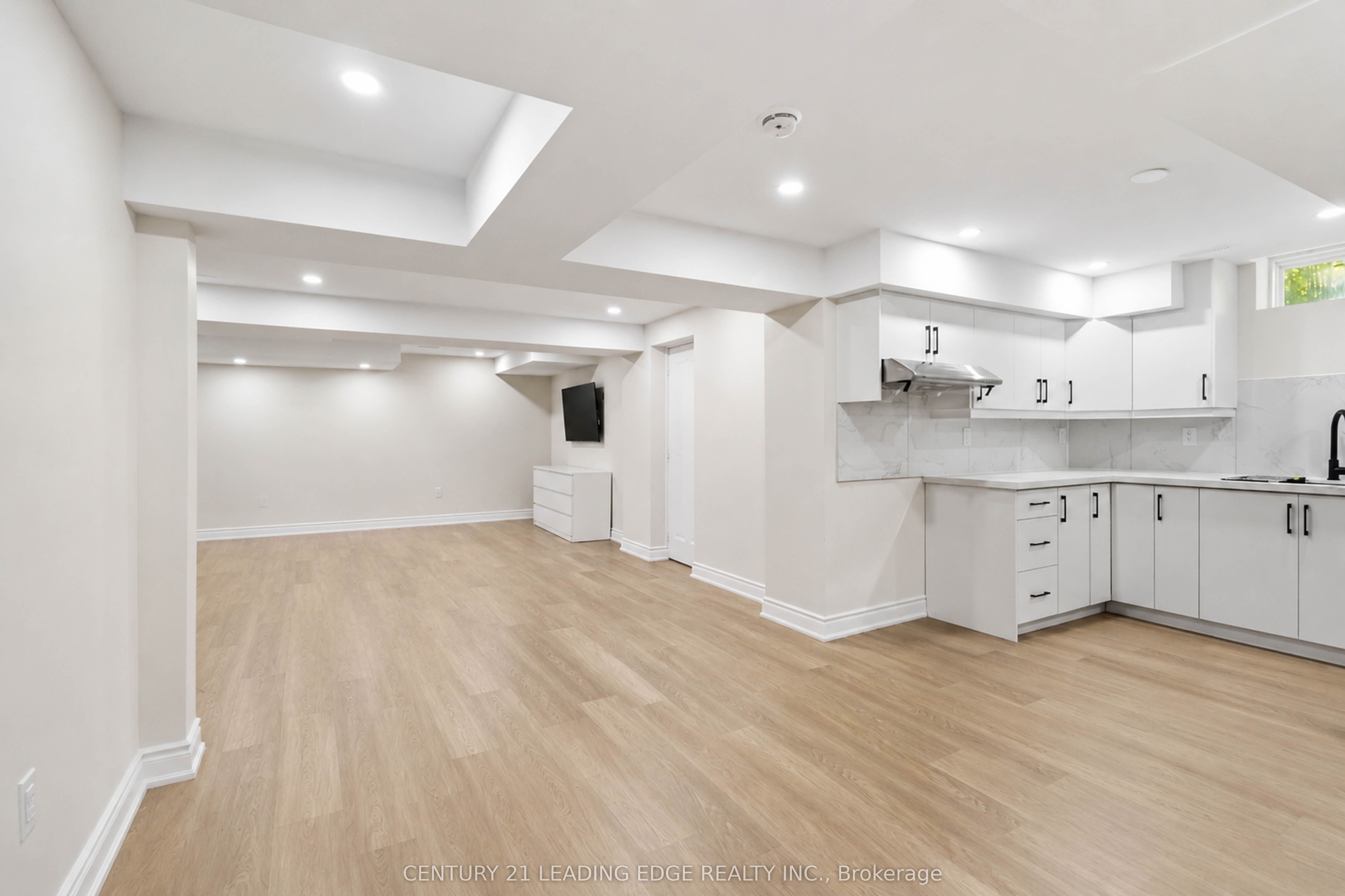26 Huntspoint Drive Property Photo 30